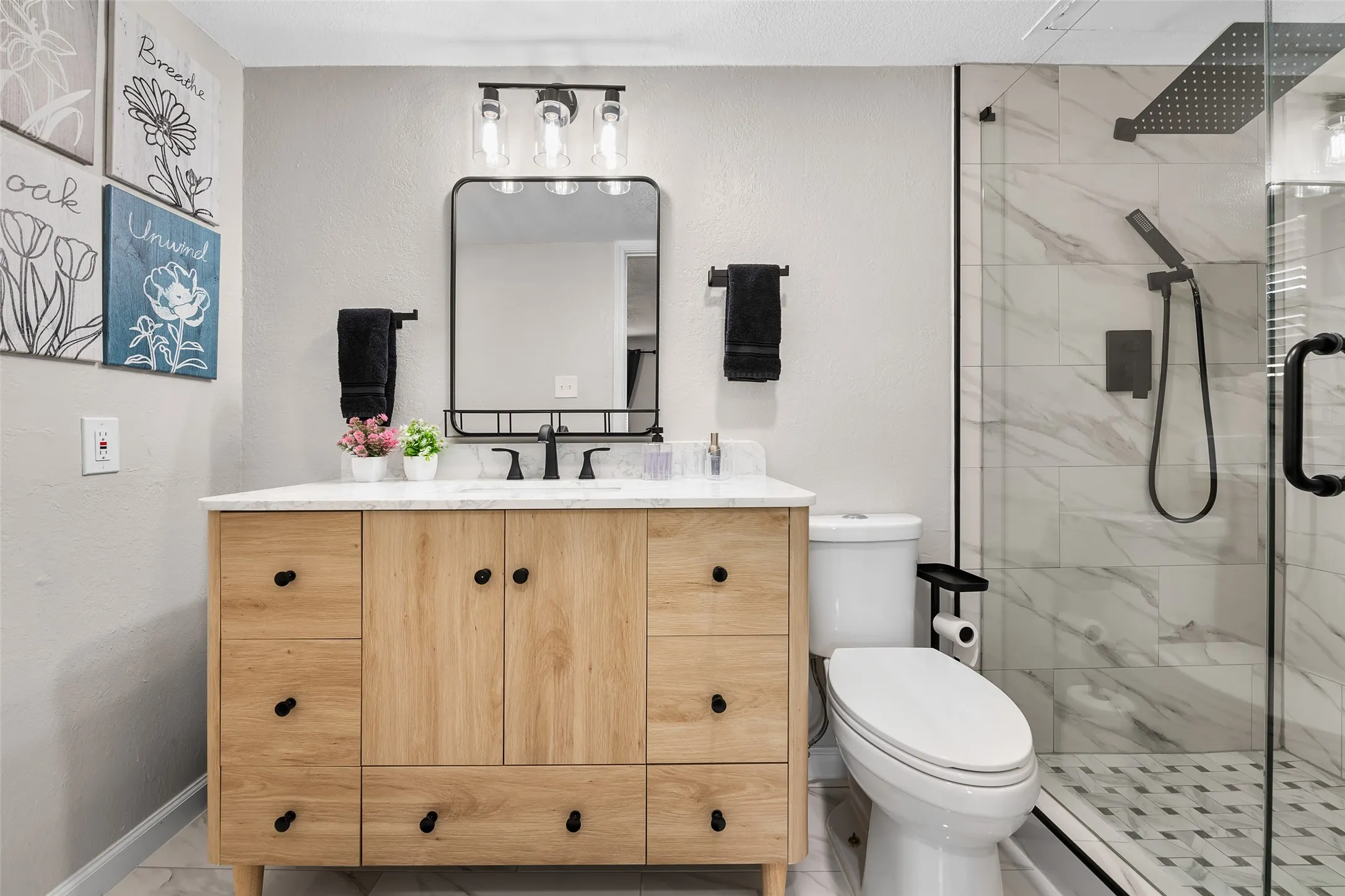 Condominium For Sale in Tarrant County , 1712 Crest Point Drive, Arlington, Texas 76012, 1 Bedroom, 1 Bathroom, Garage spaces, 512 Sqft, built in 1983, mls#21367952, Real Estate Agent in Arlington, Homes For Sale in Tarrant county, Homes For Sale in Arlington, Realtor in Arlington Texas, Real Estate Brokerage Independent Realty Texas, Luminita Cordes Realtor