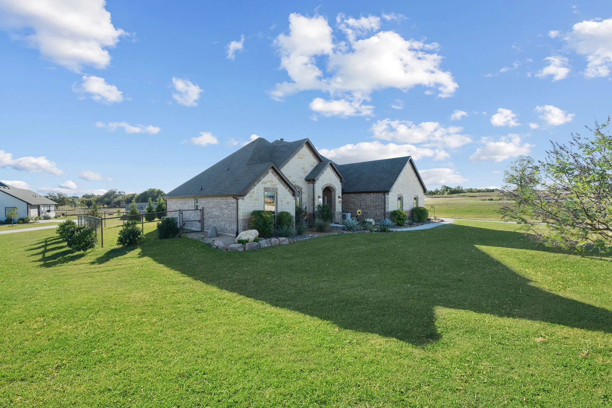 Single Family Residence For Sale in Wise County , 104 Carls Court, Boyd, Texas 76023, 4 Bedroom, 2 Bathroom, 3 Garage spaces, 2,196 Sqft, built in 2022, mls#21366386, Real Estate Agent in Boyd, Homes For Sale in Wise county, Homes For Sale in Boyd, Realtor in Boyd Texas, Real Estate Brokerage Independent Realty Texas, Luminita Cordes Realtor