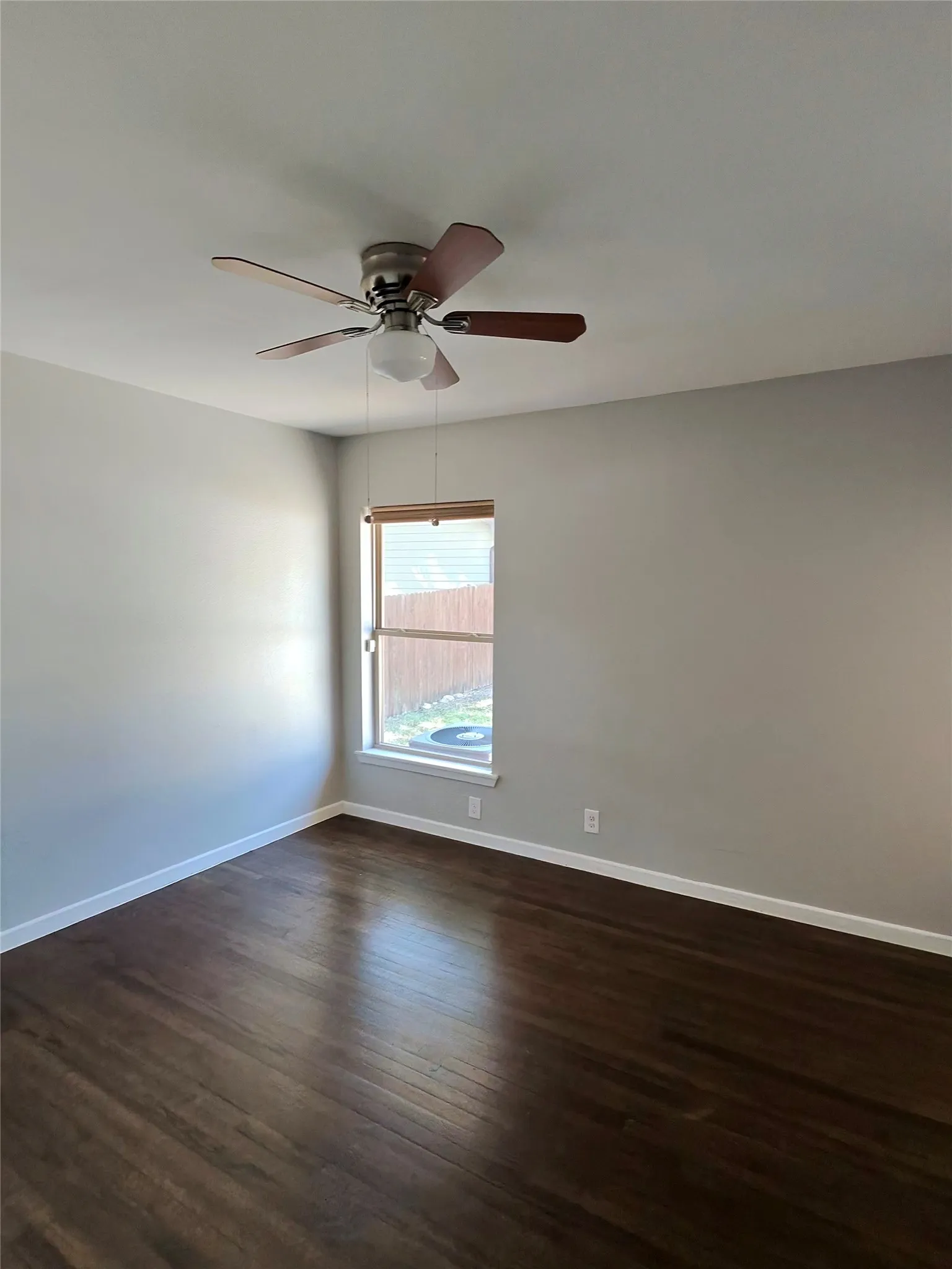 Single Family Residence For Rent in Dallas County , 3241 S Edgefield Avenue, Dallas, Texas 75224, 3 Bedroom, 1 Bathroom, Garage spaces, 1,114 Sqft, built in 1952, mls#21367979, Real Estate Agent in Dallas, Homes For Rent in Dallas county, Homes For Rent in Dallas, Realtor in Dallas Texas, Real Estate Brokerage Independent Realty Texas, Luminita Cordes Realtor