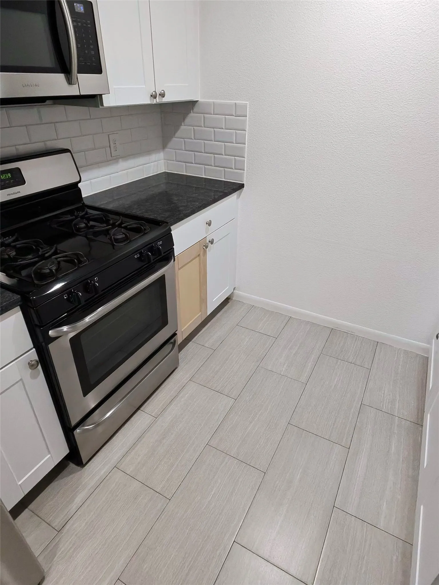 Single Family Residence For Rent in Dallas County , 3241 S Edgefield Avenue, Dallas, Texas 75224, 3 Bedroom, 1 Bathroom, Garage spaces, 1,114 Sqft, built in 1952, mls#21367979, Real Estate Agent in Dallas, Homes For Rent in Dallas county, Homes For Rent in Dallas, Realtor in Dallas Texas, Real Estate Brokerage Independent Realty Texas, Luminita Cordes Realtor