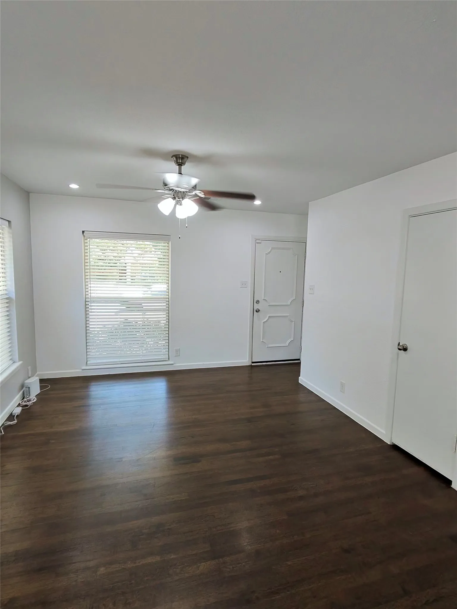 Single Family Residence For Rent in Dallas County , 3241 S Edgefield Avenue, Dallas, Texas 75224, 3 Bedroom, 1 Bathroom, Garage spaces, 1,114 Sqft, built in 1952, mls#21367979, Real Estate Agent in Dallas, Homes For Rent in Dallas county, Homes For Rent in Dallas, Realtor in Dallas Texas, Real Estate Brokerage Independent Realty Texas, Luminita Cordes Realtor