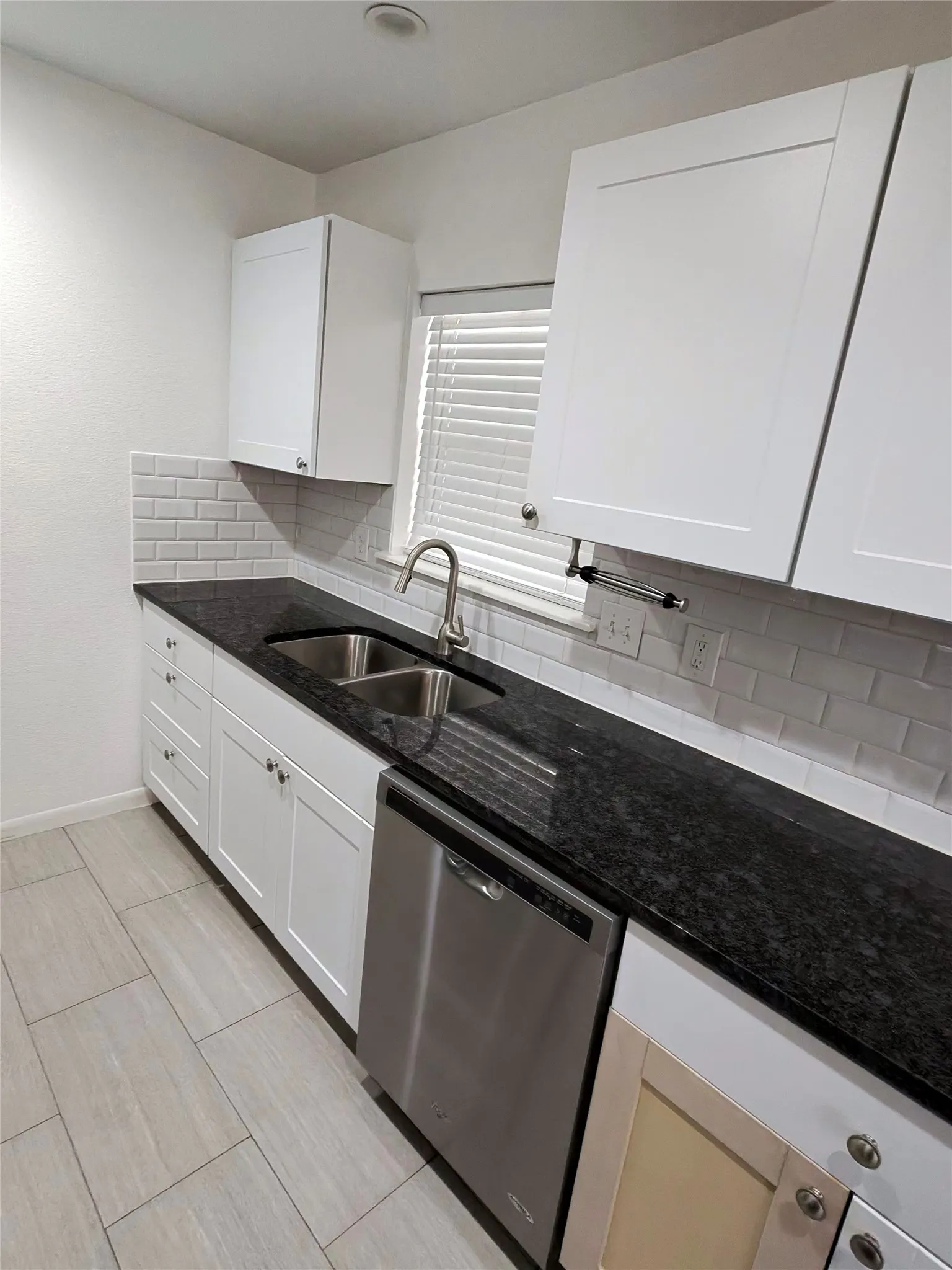 Single Family Residence For Rent in Dallas County , 3241 S Edgefield Avenue, Dallas, Texas 75224, 3 Bedroom, 1 Bathroom, Garage spaces, 1,114 Sqft, built in 1952, mls#21367979, Real Estate Agent in Dallas, Homes For Rent in Dallas county, Homes For Rent in Dallas, Realtor in Dallas Texas, Real Estate Brokerage Independent Realty Texas, Luminita Cordes Realtor