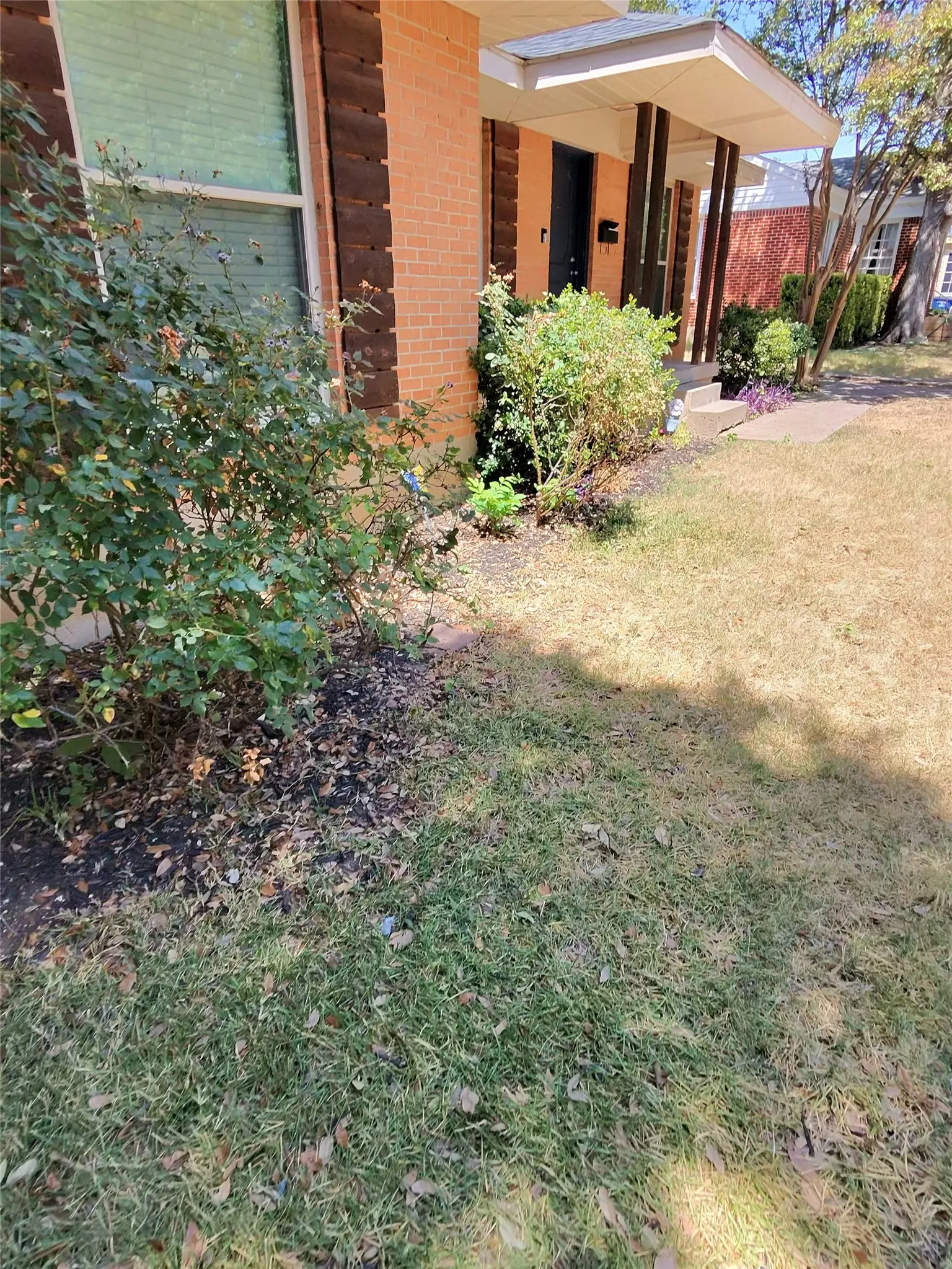 Single Family Residence For Rent in Dallas County , 3241 S Edgefield Avenue, Dallas, Texas 75224, 3 Bedroom, 1 Bathroom, Garage spaces, 1,114 Sqft, built in 1952, mls#21367979, Real Estate Agent in Dallas, Homes For Rent in Dallas county, Homes For Rent in Dallas, Realtor in Dallas Texas, Real Estate Brokerage Independent Realty Texas, Luminita Cordes Realtor