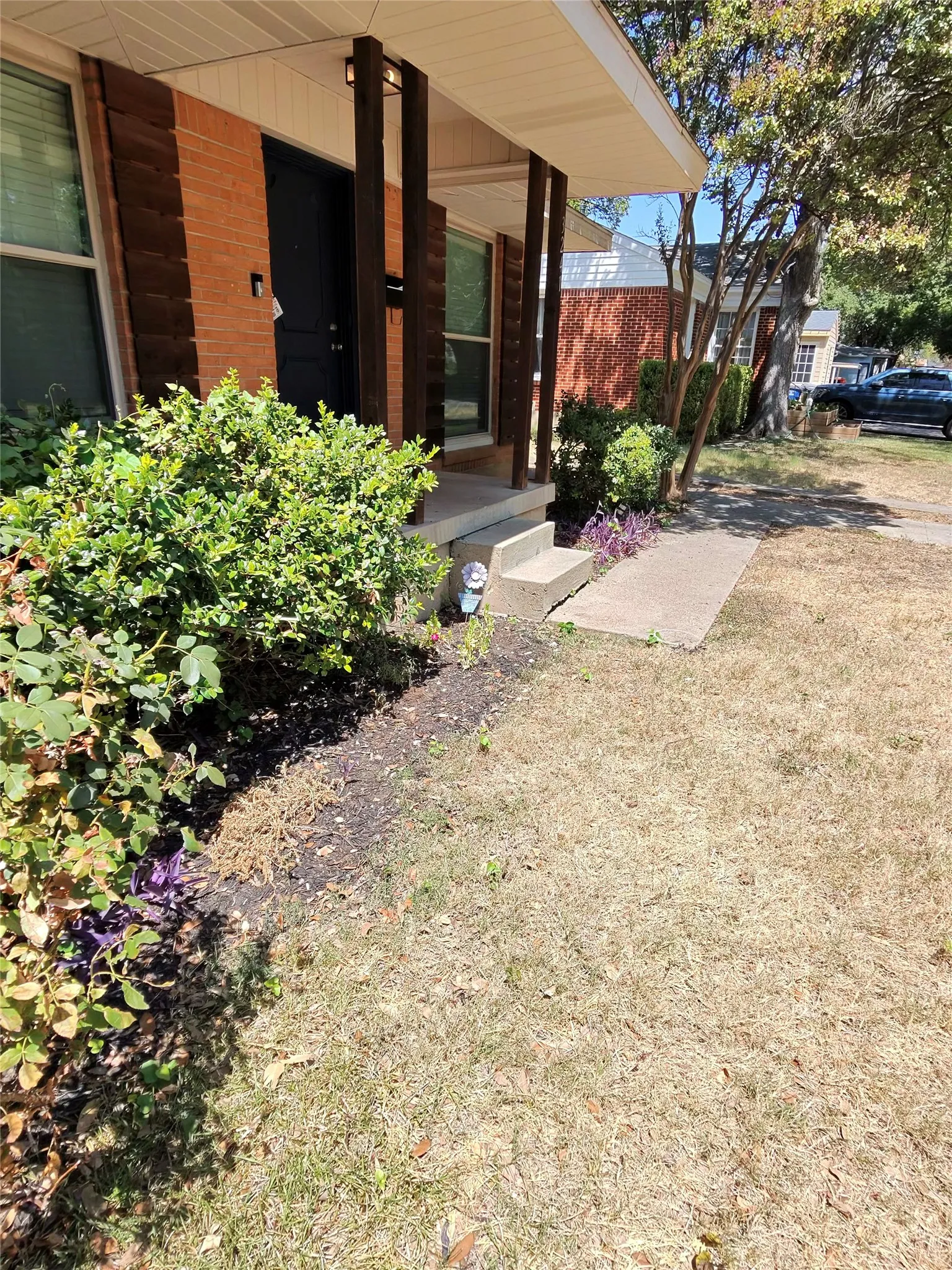Single Family Residence For Rent in Dallas County , 3241 S Edgefield Avenue, Dallas, Texas 75224, 3 Bedroom, 1 Bathroom, Garage spaces, 1,114 Sqft, built in 1952, mls#21367979, Real Estate Agent in Dallas, Homes For Rent in Dallas county, Homes For Rent in Dallas, Realtor in Dallas Texas, Real Estate Brokerage Independent Realty Texas, Luminita Cordes Realtor