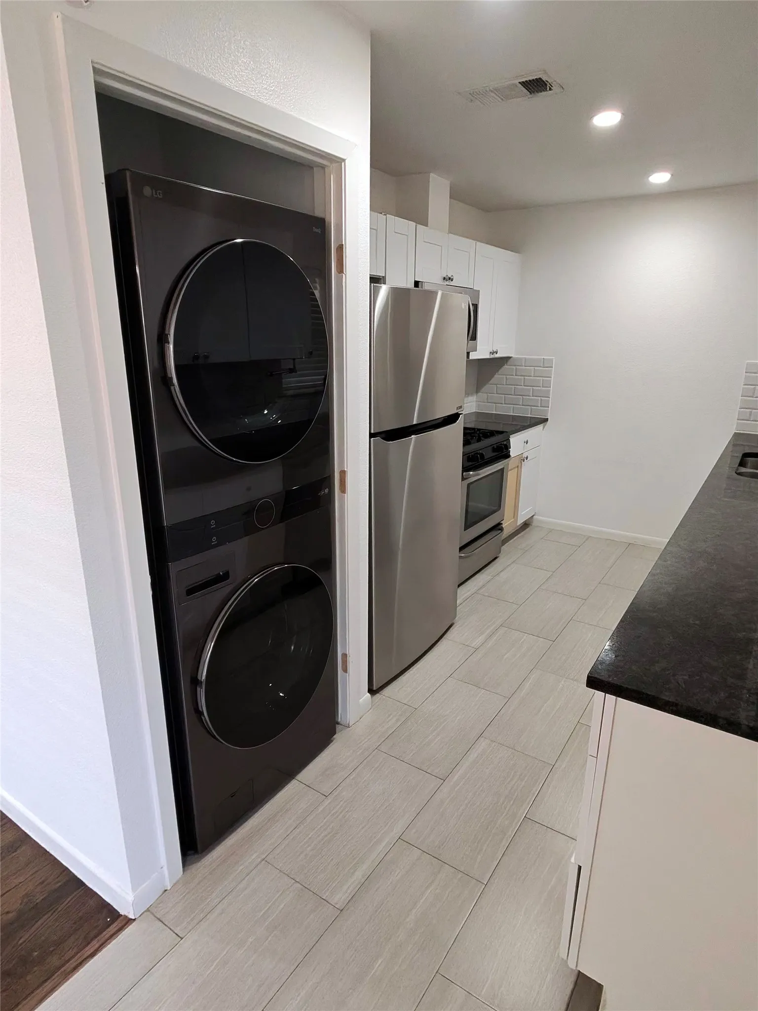 Single Family Residence For Rent in Dallas County , 3241 S Edgefield Avenue, Dallas, Texas 75224, 3 Bedroom, 1 Bathroom, Garage spaces, 1,114 Sqft, built in 1952, mls#21367979, Real Estate Agent in Dallas, Homes For Rent in Dallas county, Homes For Rent in Dallas, Realtor in Dallas Texas, Real Estate Brokerage Independent Realty Texas, Luminita Cordes Realtor