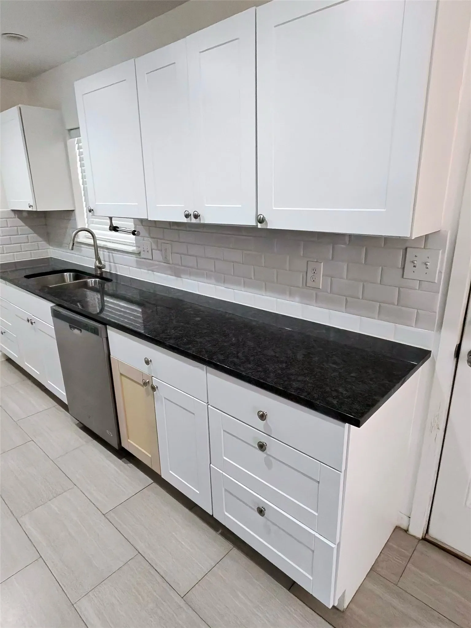 Single Family Residence For Rent in Dallas County , 3241 S Edgefield Avenue, Dallas, Texas 75224, 3 Bedroom, 1 Bathroom, Garage spaces, 1,114 Sqft, built in 1952, mls#21367979, Real Estate Agent in Dallas, Homes For Rent in Dallas county, Homes For Rent in Dallas, Realtor in Dallas Texas, Real Estate Brokerage Independent Realty Texas, Luminita Cordes Realtor