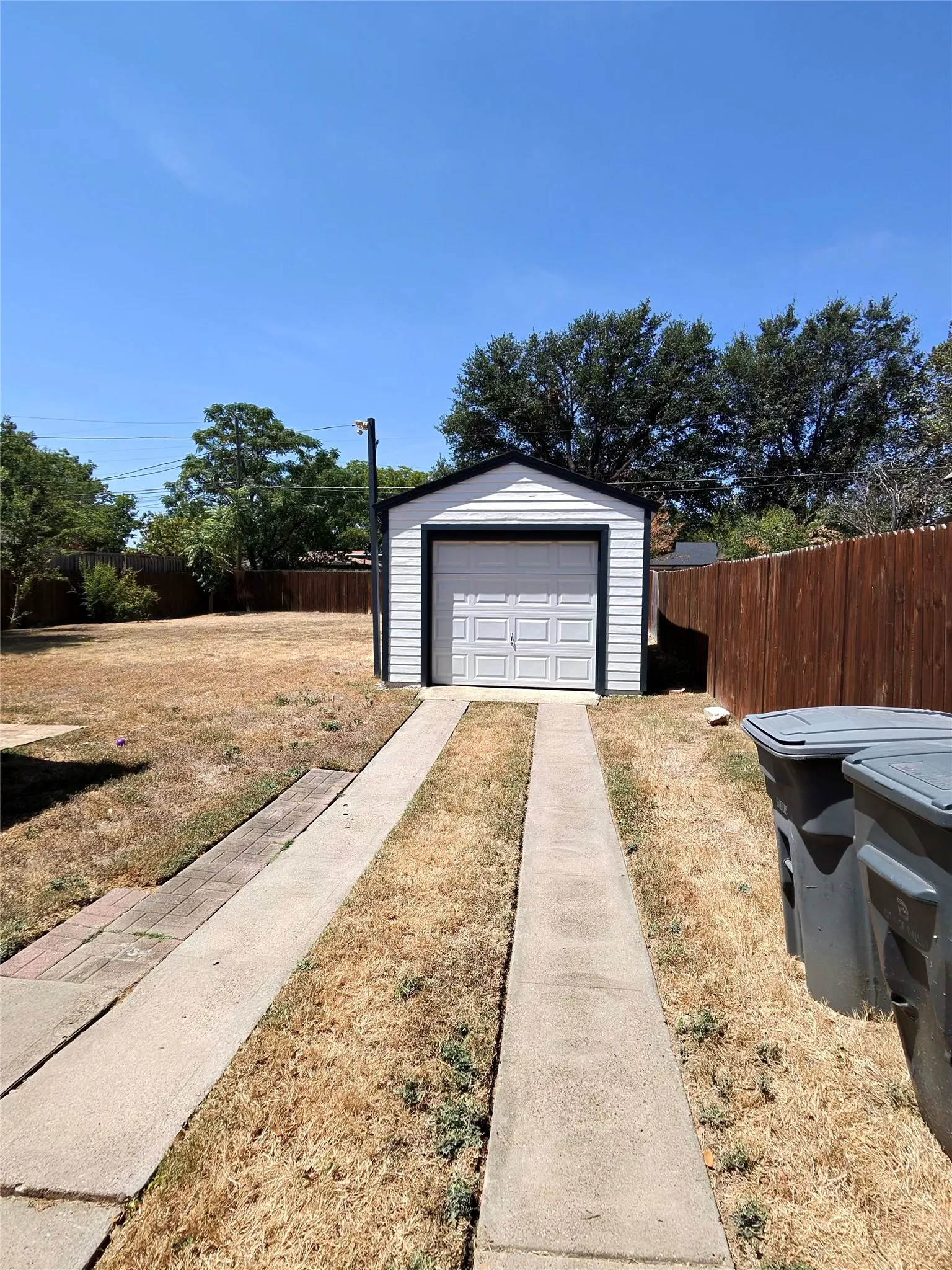 Single Family Residence For Rent in Dallas County , 3241 S Edgefield Avenue, Dallas, Texas 75224, 3 Bedroom, 1 Bathroom, Garage spaces, 1,114 Sqft, built in 1952, mls#21367979, Real Estate Agent in Dallas, Homes For Rent in Dallas county, Homes For Rent in Dallas, Realtor in Dallas Texas, Real Estate Brokerage Independent Realty Texas, Luminita Cordes Realtor