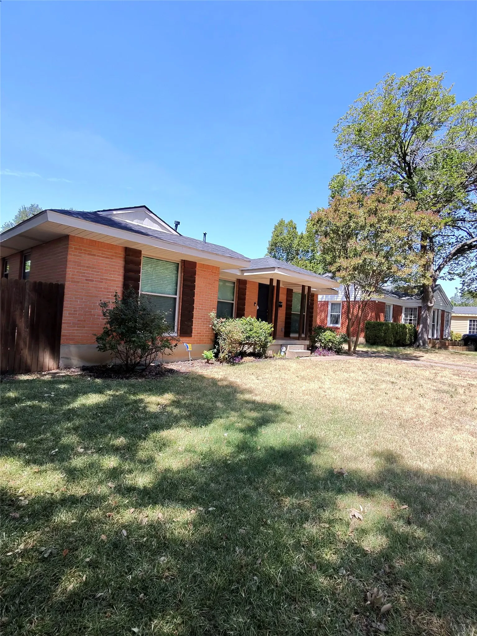 Single Family Residence For Rent in Dallas County , 3241 S Edgefield Avenue, Dallas, Texas 75224, 3 Bedroom, 1 Bathroom, Garage spaces, 1,114 Sqft, built in 1952, mls#21367979, Real Estate Agent in Dallas, Homes For Rent in Dallas county, Homes For Rent in Dallas, Realtor in Dallas Texas, Real Estate Brokerage Independent Realty Texas, Luminita Cordes Realtor
