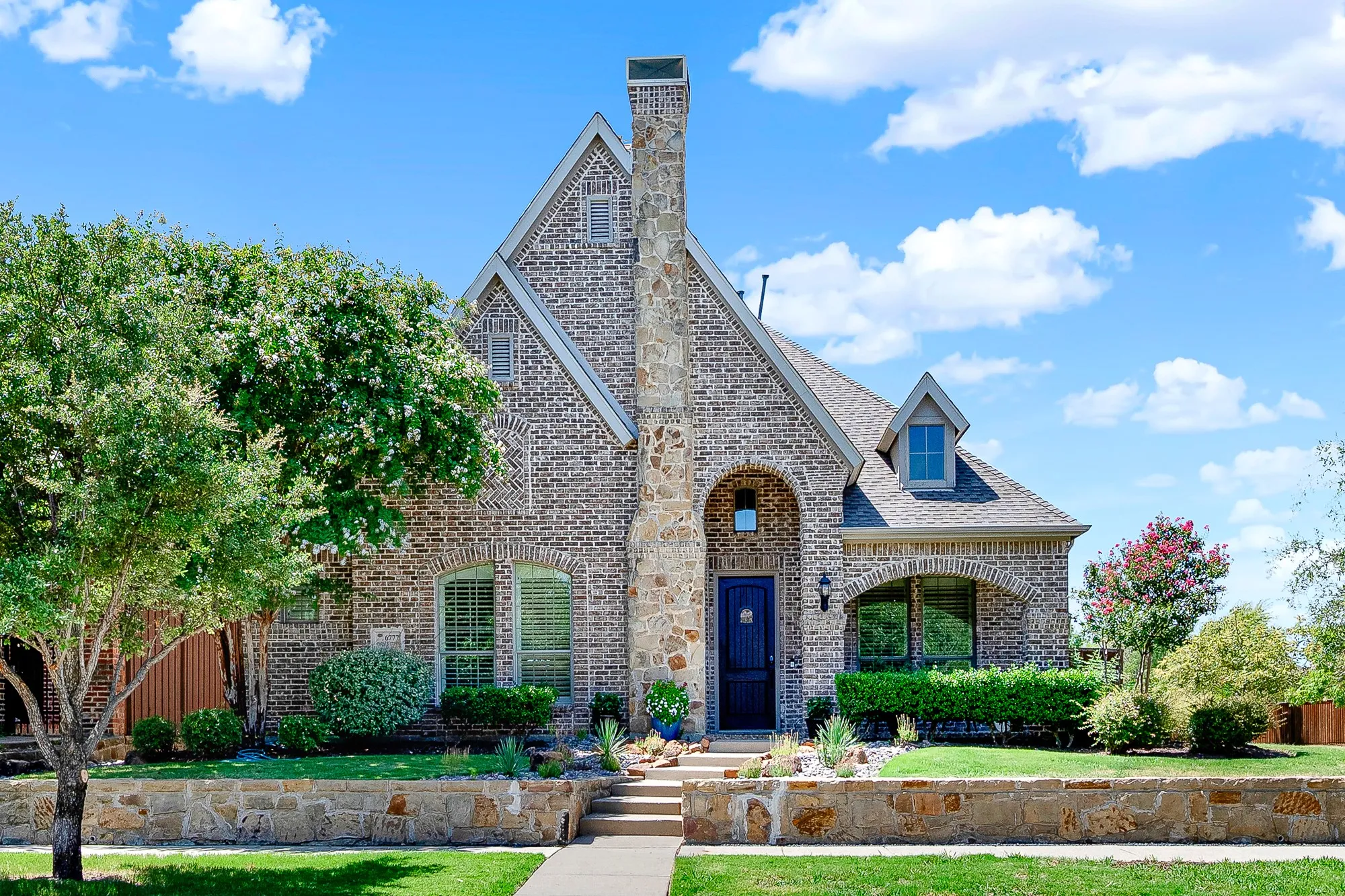Single Family Residence For Sale in Denton County , 6777 Parker Creek Place, Frisco, Texas 75034, 4 Bedroom, 4 Bathroom, 2 Garage spaces, 3,306 Sqft, built in 2006, mls#21364591, Real Estate Agent in Frisco, Homes For Sale in Denton county, Homes For Sale in Frisco, Realtor in Frisco Texas, Real Estate Brokerage Independent Realty Texas, Luminita Cordes Realtor