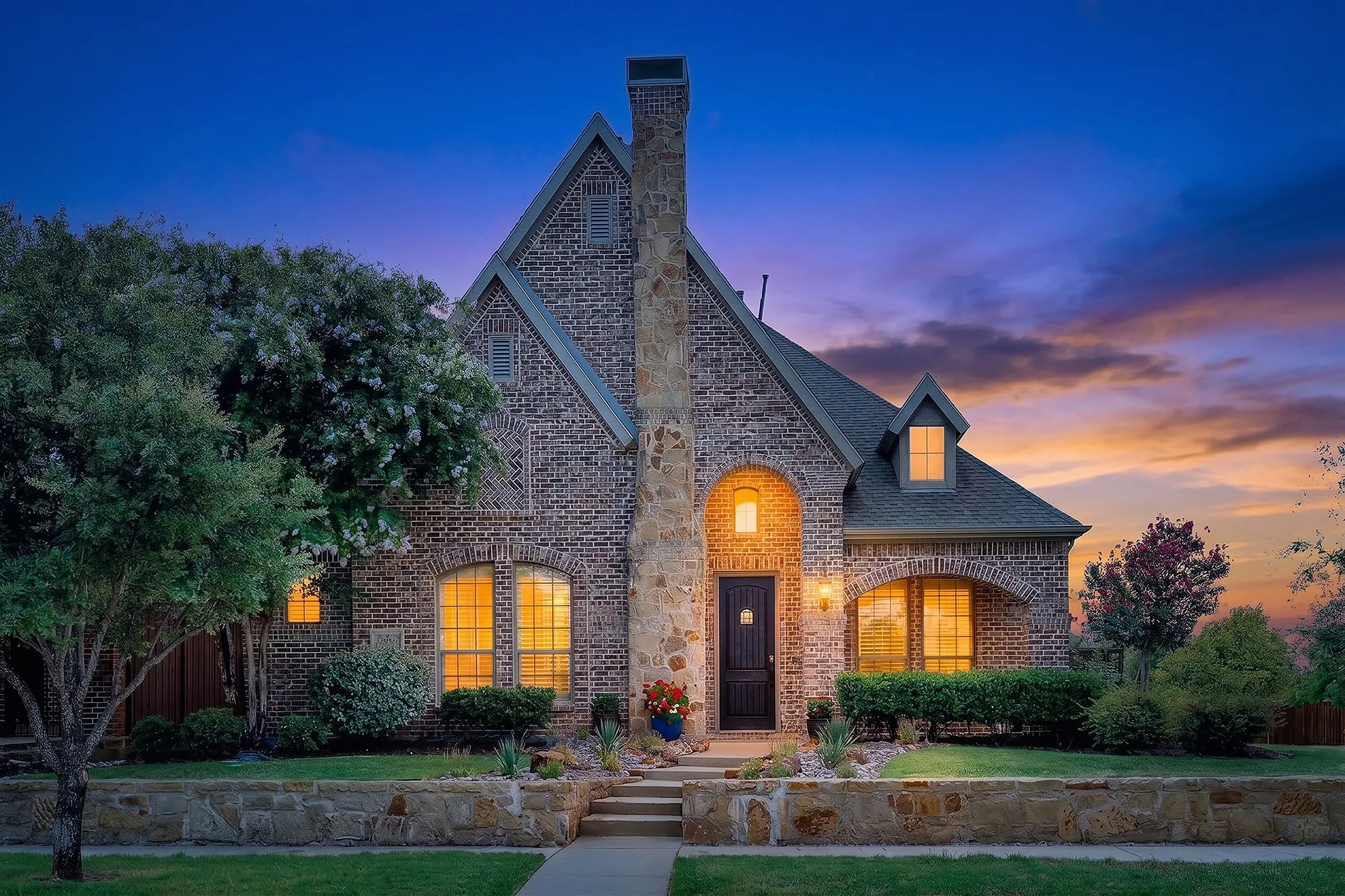 Great curb appeal Day or Night