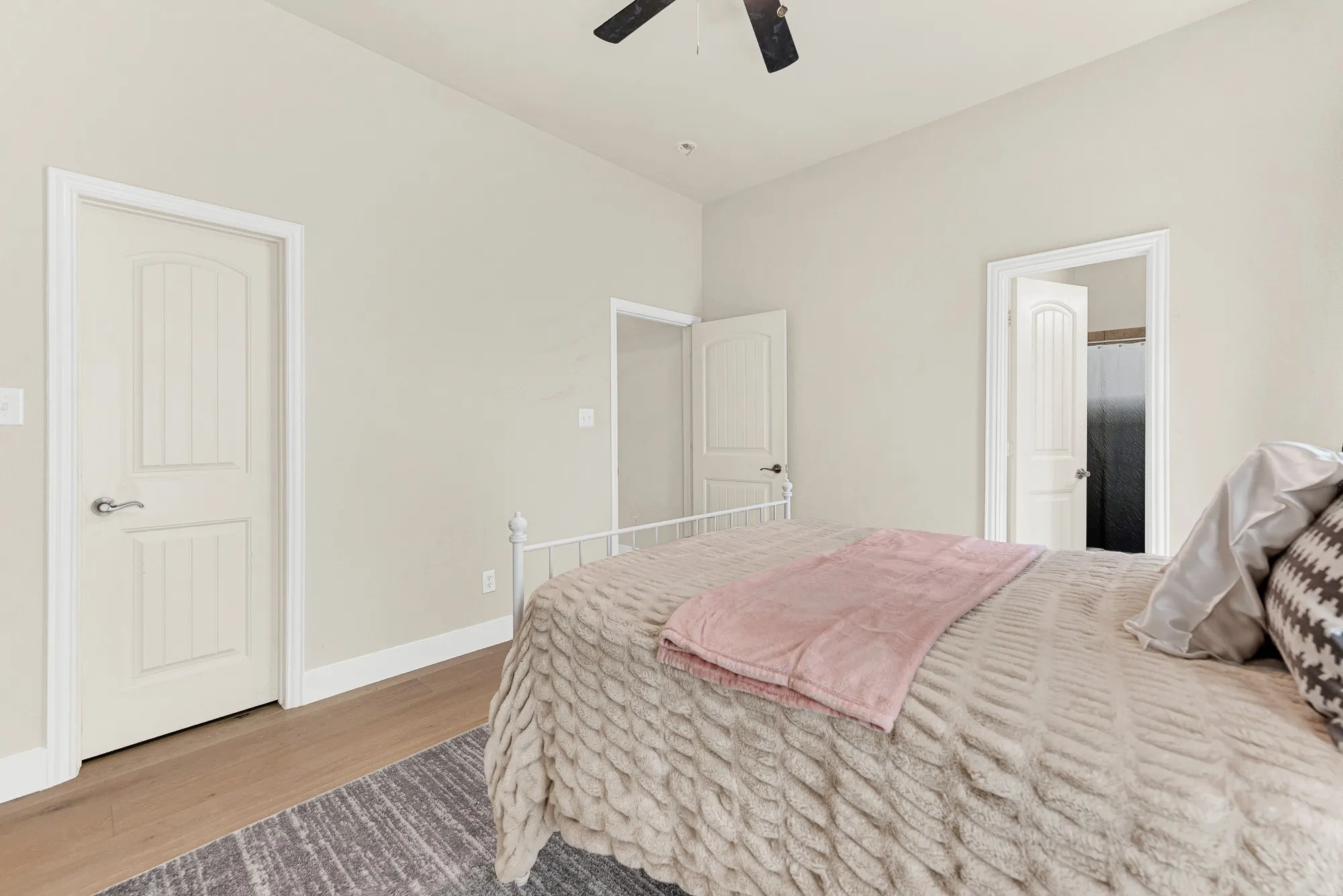 Single Family Residence For Sale in Denton County , 6777 Parker Creek Place, Frisco, Texas 75034, 4 Bedroom, 4 Bathroom, 2 Garage spaces, 3,306 Sqft, built in 2006, mls#21364591, Real Estate Agent in Frisco, Homes For Sale in Denton county, Homes For Sale in Frisco, Realtor in Frisco Texas, Real Estate Brokerage Independent Realty Texas, Luminita Cordes Realtor