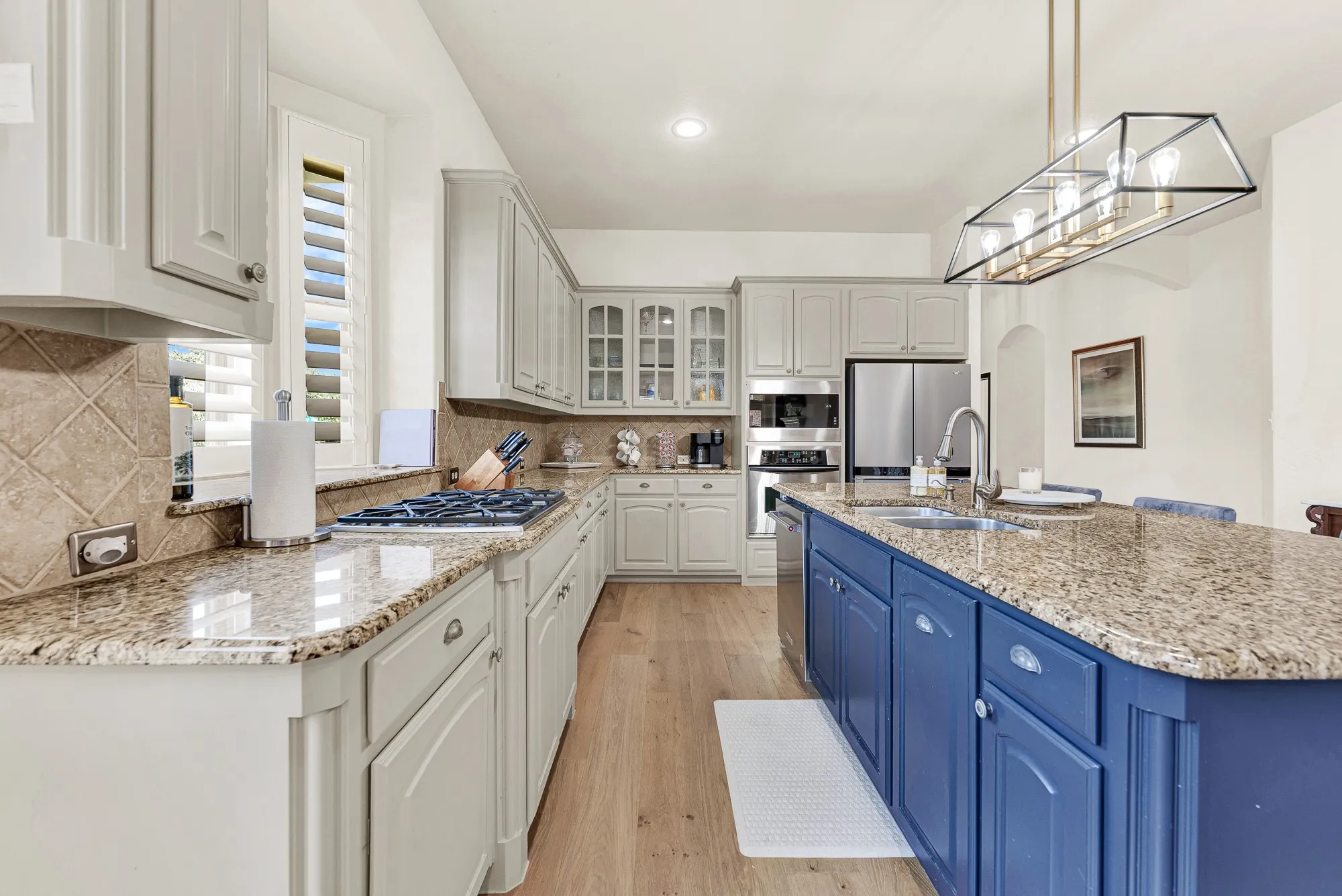 Single Family Residence For Sale in Denton County , 6777 Parker Creek Place, Frisco, Texas 75034, 4 Bedroom, 4 Bathroom, 2 Garage spaces, 3,306 Sqft, built in 2006, mls#21364591, Real Estate Agent in Frisco, Homes For Sale in Denton county, Homes For Sale in Frisco, Realtor in Frisco Texas, Real Estate Brokerage Independent Realty Texas, Luminita Cordes Realtor