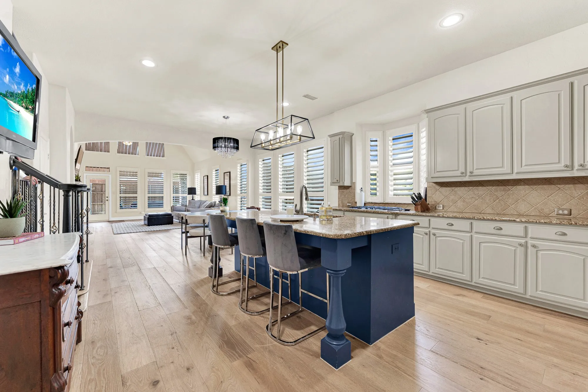 Single Family Residence For Sale in Denton County , 6777 Parker Creek Place, Frisco, Texas 75034, 4 Bedroom, 4 Bathroom, 2 Garage spaces, 3,306 Sqft, built in 2006, mls#21364591, Real Estate Agent in Frisco, Homes For Sale in Denton county, Homes For Sale in Frisco, Realtor in Frisco Texas, Real Estate Brokerage Independent Realty Texas, Luminita Cordes Realtor