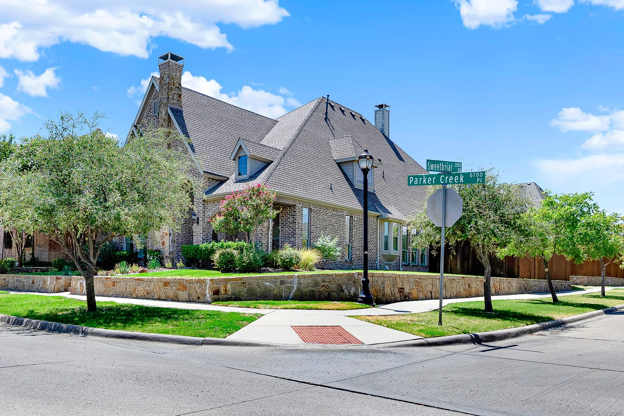 Single Family Residence For Sale in Denton County , 6777 Parker Creek Place, Frisco, Texas 75034, 4 Bedroom, 4 Bathroom, 2 Garage spaces, 3,306 Sqft, built in 2006, mls#21364591, Real Estate Agent in Frisco, Homes For Sale in Denton county, Homes For Sale in Frisco, Realtor in Frisco Texas, Real Estate Brokerage Independent Realty Texas, Luminita Cordes Realtor