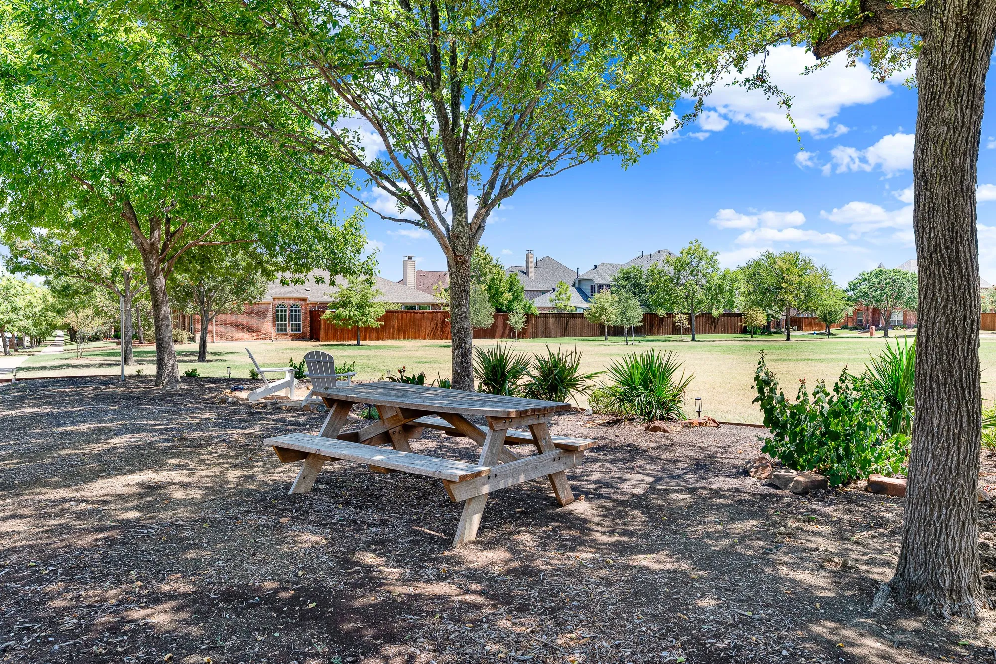 Single Family Residence For Sale in Denton County , 6777 Parker Creek Place, Frisco, Texas 75034, 4 Bedroom, 4 Bathroom, 2 Garage spaces, 3,306 Sqft, built in 2006, mls#21364591, Real Estate Agent in Frisco, Homes For Sale in Denton county, Homes For Sale in Frisco, Realtor in Frisco Texas, Real Estate Brokerage Independent Realty Texas, Luminita Cordes Realtor