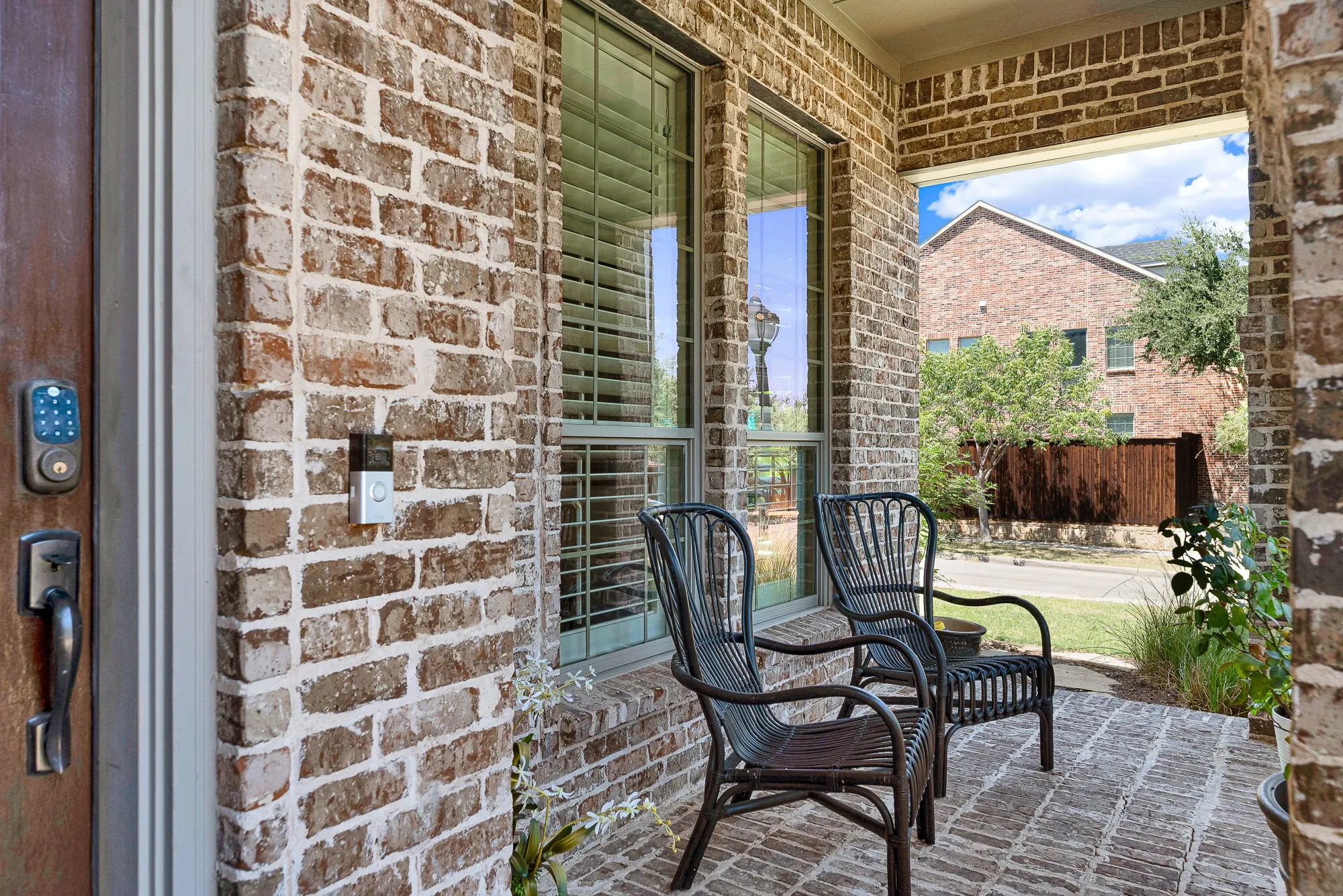 Single Family Residence For Sale in Denton County , 6777 Parker Creek Place, Frisco, Texas 75034, 4 Bedroom, 4 Bathroom, 2 Garage spaces, 3,306 Sqft, built in 2006, mls#21364591, Real Estate Agent in Frisco, Homes For Sale in Denton county, Homes For Sale in Frisco, Realtor in Frisco Texas, Real Estate Brokerage Independent Realty Texas, Luminita Cordes Realtor