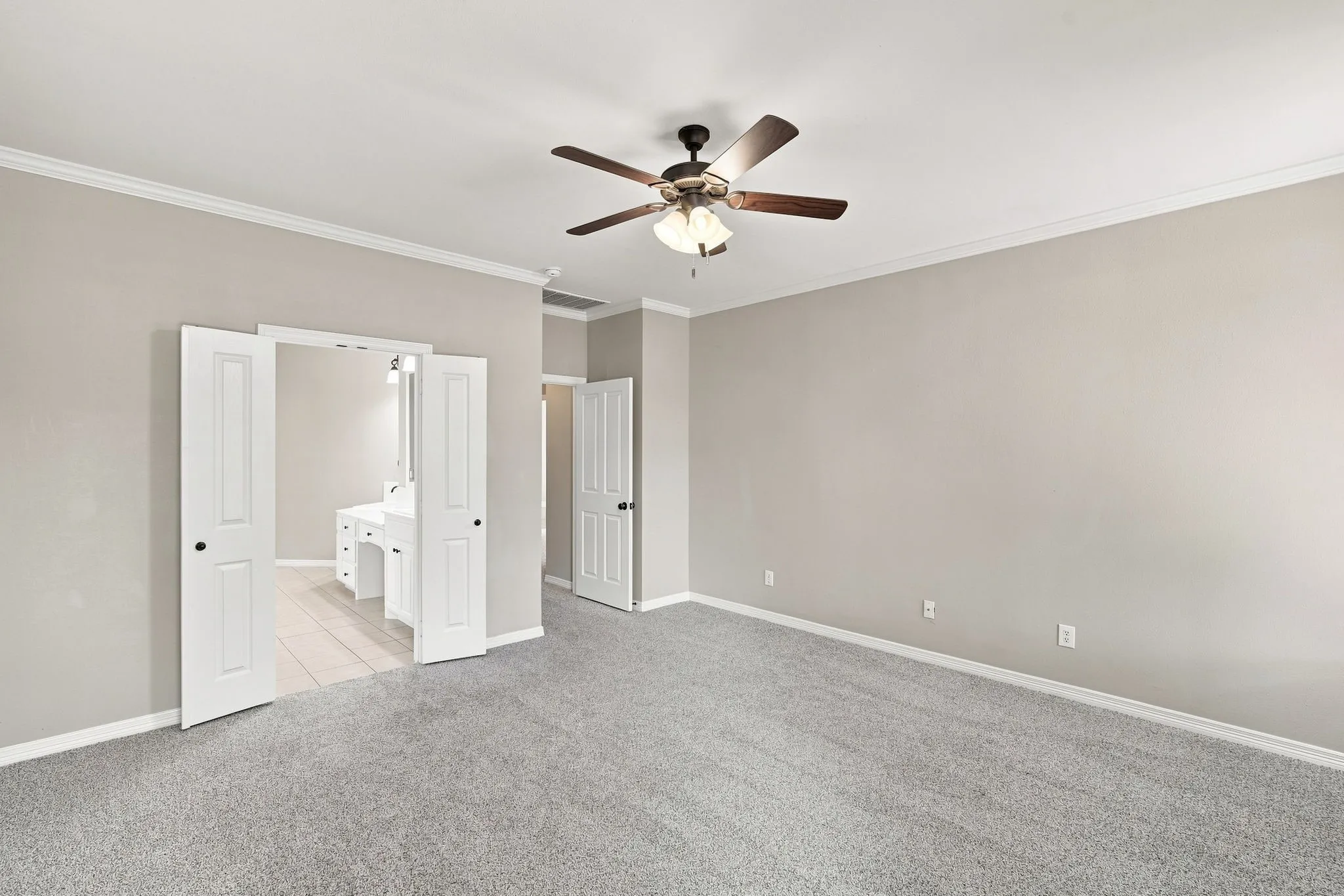 Single Family Residence For Sale in Ellis County , 1207 Oak Creek Drive, Ennis, Texas 75119, 5 Bedroom, 3 Bathroom, 2 Garage spaces, 3,052 Sqft, built in 2007, mls#21367457, Real Estate Agent in Ennis, Homes For Sale in Ellis county, Homes For Sale in Ennis, Realtor in Ennis Texas, Real Estate Brokerage Independent Realty Texas, Luminita Cordes Realtor