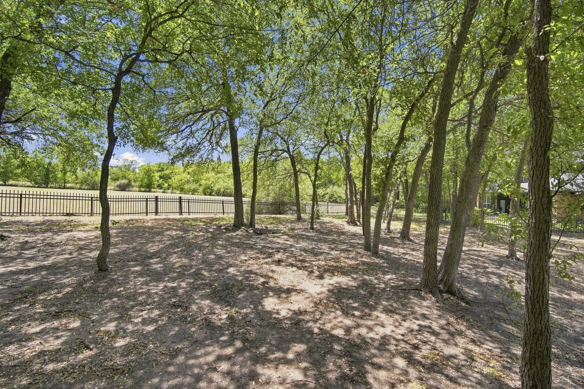 Single Family Residence For Sale in Ellis County , 1207 Oak Creek Drive, Ennis, Texas 75119, 5 Bedroom, 3 Bathroom, 2 Garage spaces, 3,052 Sqft, built in 2007, mls#21367457, Real Estate Agent in Ennis, Homes For Sale in Ellis county, Homes For Sale in Ennis, Realtor in Ennis Texas, Real Estate Brokerage Independent Realty Texas, Luminita Cordes Realtor