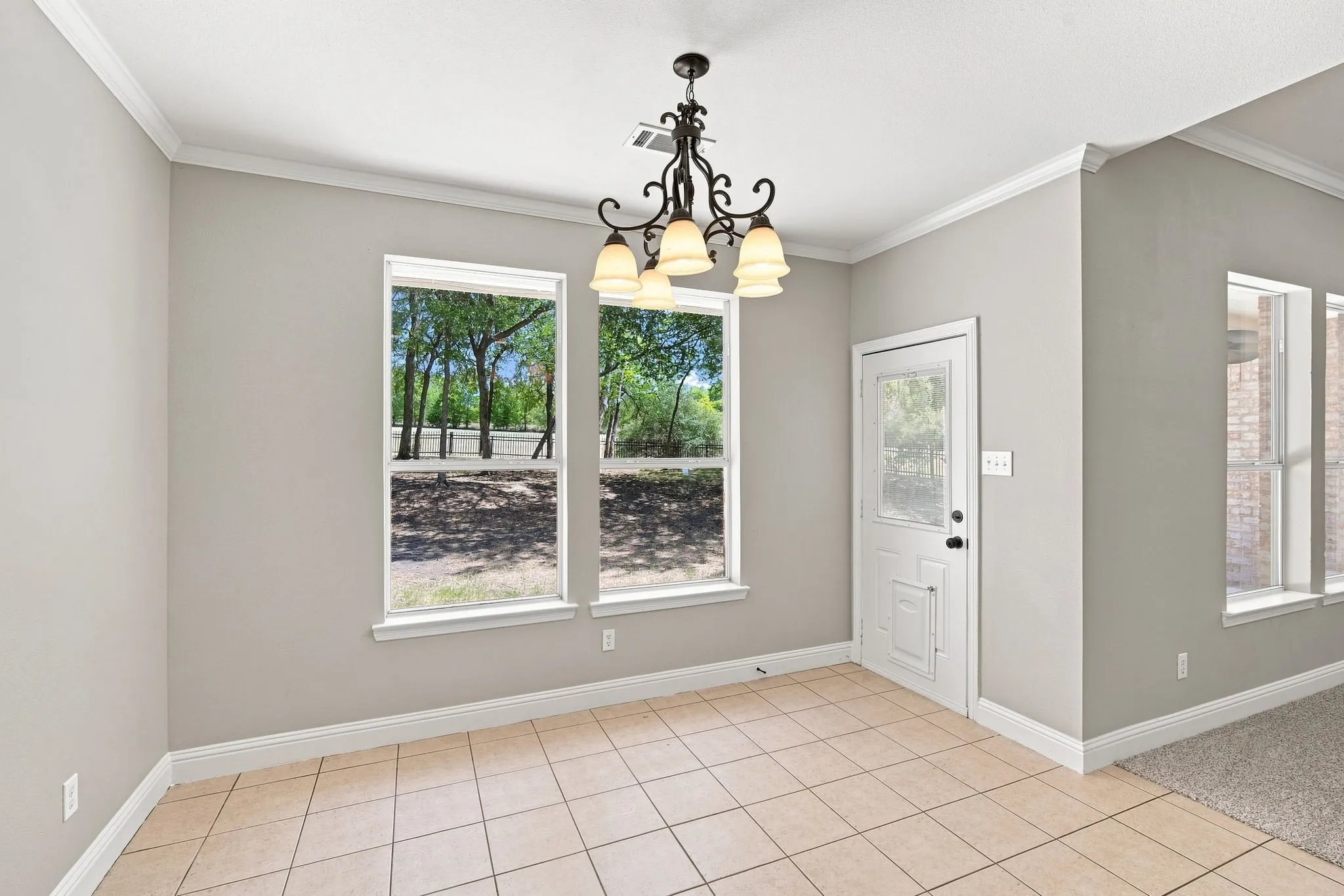 Single Family Residence For Sale in Ellis County , 1207 Oak Creek Drive, Ennis, Texas 75119, 5 Bedroom, 3 Bathroom, 2 Garage spaces, 3,052 Sqft, built in 2007, mls#21367457, Real Estate Agent in Ennis, Homes For Sale in Ellis county, Homes For Sale in Ennis, Realtor in Ennis Texas, Real Estate Brokerage Independent Realty Texas, Luminita Cordes Realtor