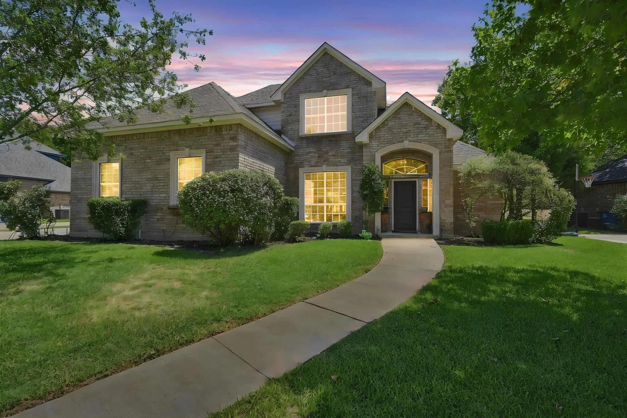 Single Family Residence For Sale in Ellis County , 1207 Oak Creek Drive, Ennis, Texas 75119, 5 Bedroom, 3 Bathroom, 2 Garage spaces, 3,052 Sqft, built in 2007, mls#21367457, Real Estate Agent in Ennis, Homes For Sale in Ellis county, Homes For Sale in Ennis, Realtor in Ennis Texas, Real Estate Brokerage Independent Realty Texas, Luminita Cordes Realtor