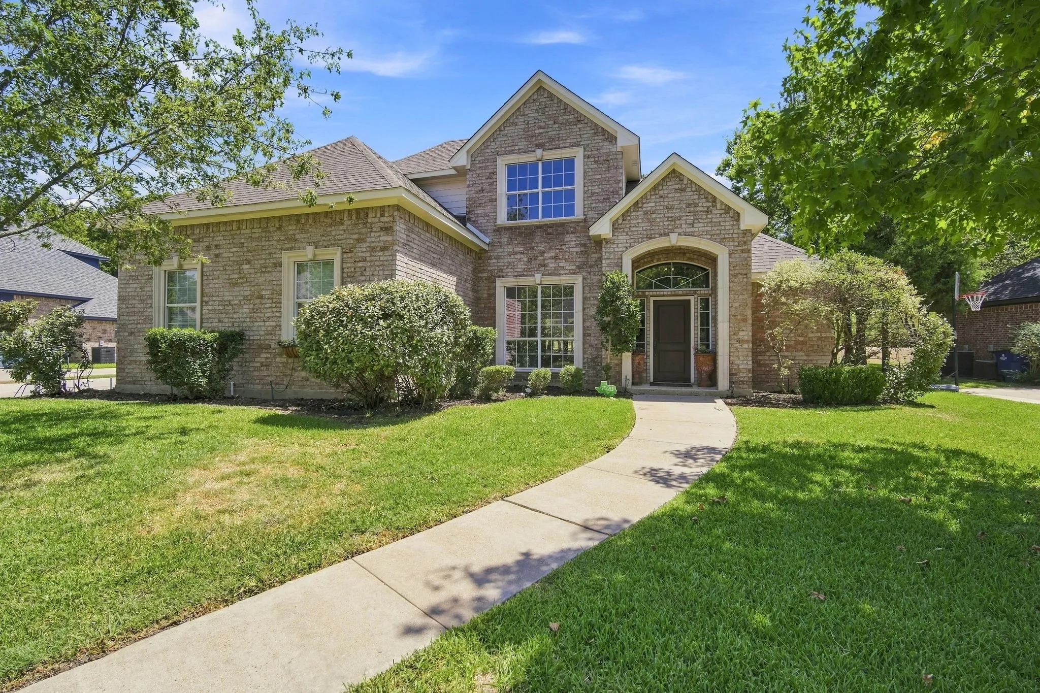 Single Family Residence For Sale in Ellis County , 1207 Oak Creek Drive, Ennis, Texas 75119, 5 Bedroom, 3 Bathroom, 2 Garage spaces, 3,052 Sqft, built in 2007, mls#21367457, Real Estate Agent in Ennis, Homes For Sale in Ellis county, Homes For Sale in Ennis, Realtor in Ennis Texas, Real Estate Brokerage Independent Realty Texas, Luminita Cordes Realtor