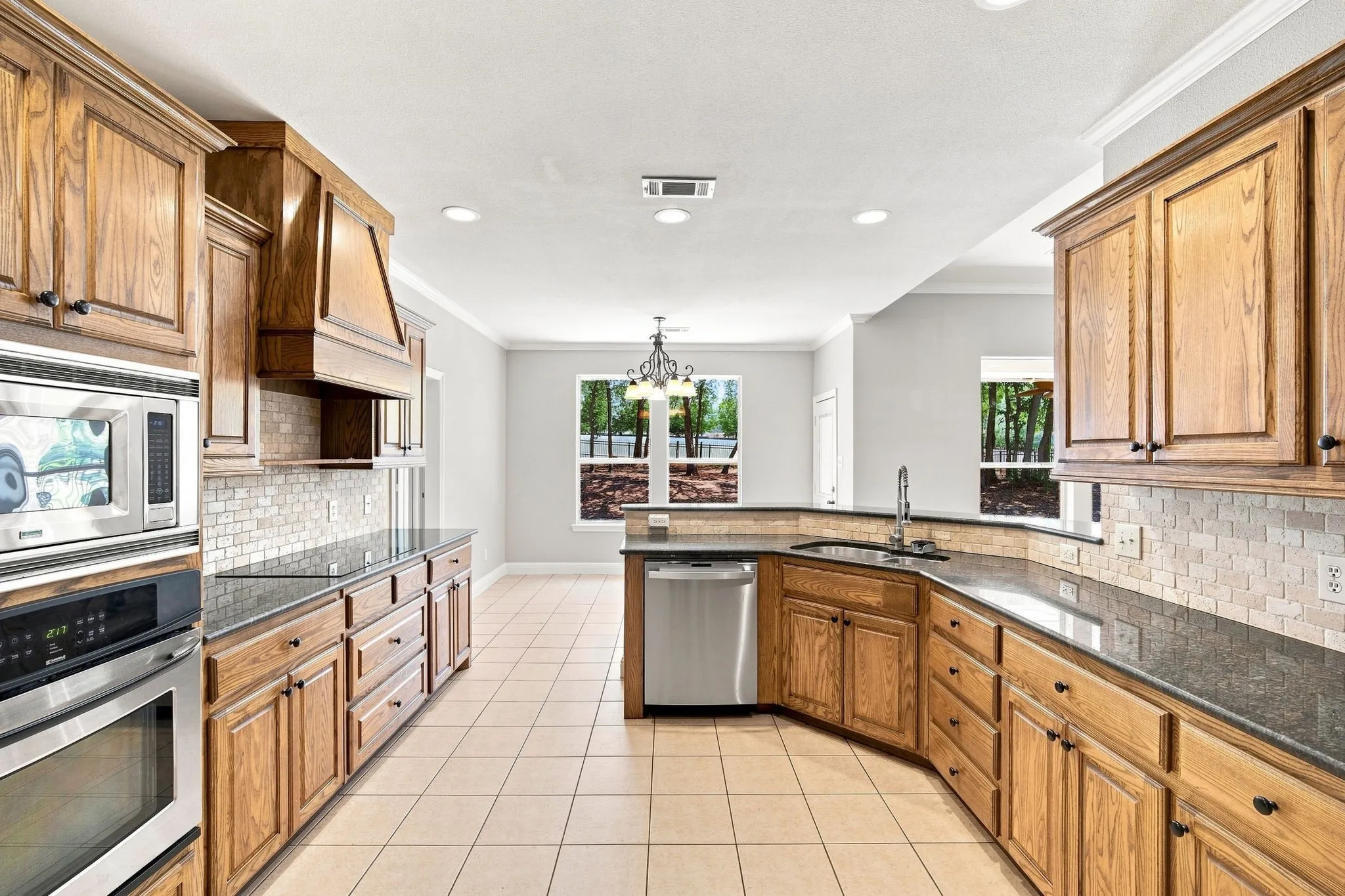 Single Family Residence For Sale in Ellis County , 1207 Oak Creek Drive, Ennis, Texas 75119, 5 Bedroom, 3 Bathroom, 2 Garage spaces, 3,052 Sqft, built in 2007, mls#21367457, Real Estate Agent in Ennis, Homes For Sale in Ellis county, Homes For Sale in Ennis, Realtor in Ennis Texas, Real Estate Brokerage Independent Realty Texas, Luminita Cordes Realtor