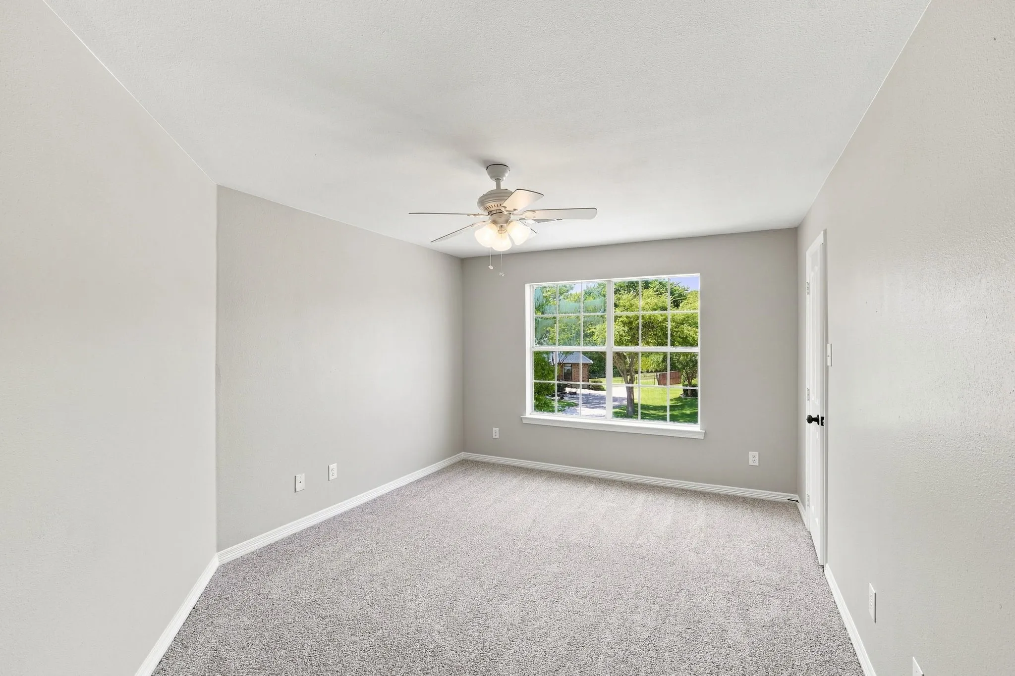 Single Family Residence For Sale in Ellis County , 1207 Oak Creek Drive, Ennis, Texas 75119, 5 Bedroom, 3 Bathroom, 2 Garage spaces, 3,052 Sqft, built in 2007, mls#21367457, Real Estate Agent in Ennis, Homes For Sale in Ellis county, Homes For Sale in Ennis, Realtor in Ennis Texas, Real Estate Brokerage Independent Realty Texas, Luminita Cordes Realtor