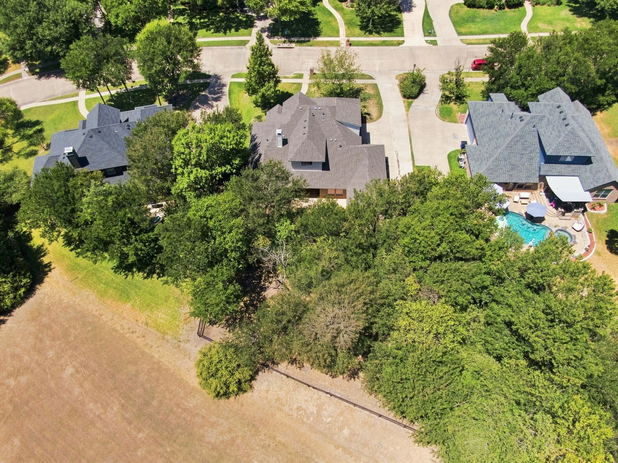 Single Family Residence For Sale in Ellis County , 1207 Oak Creek Drive, Ennis, Texas 75119, 5 Bedroom, 3 Bathroom, 2 Garage spaces, 3,052 Sqft, built in 2007, mls#21367457, Real Estate Agent in Ennis, Homes For Sale in Ellis county, Homes For Sale in Ennis, Realtor in Ennis Texas, Real Estate Brokerage Independent Realty Texas, Luminita Cordes Realtor