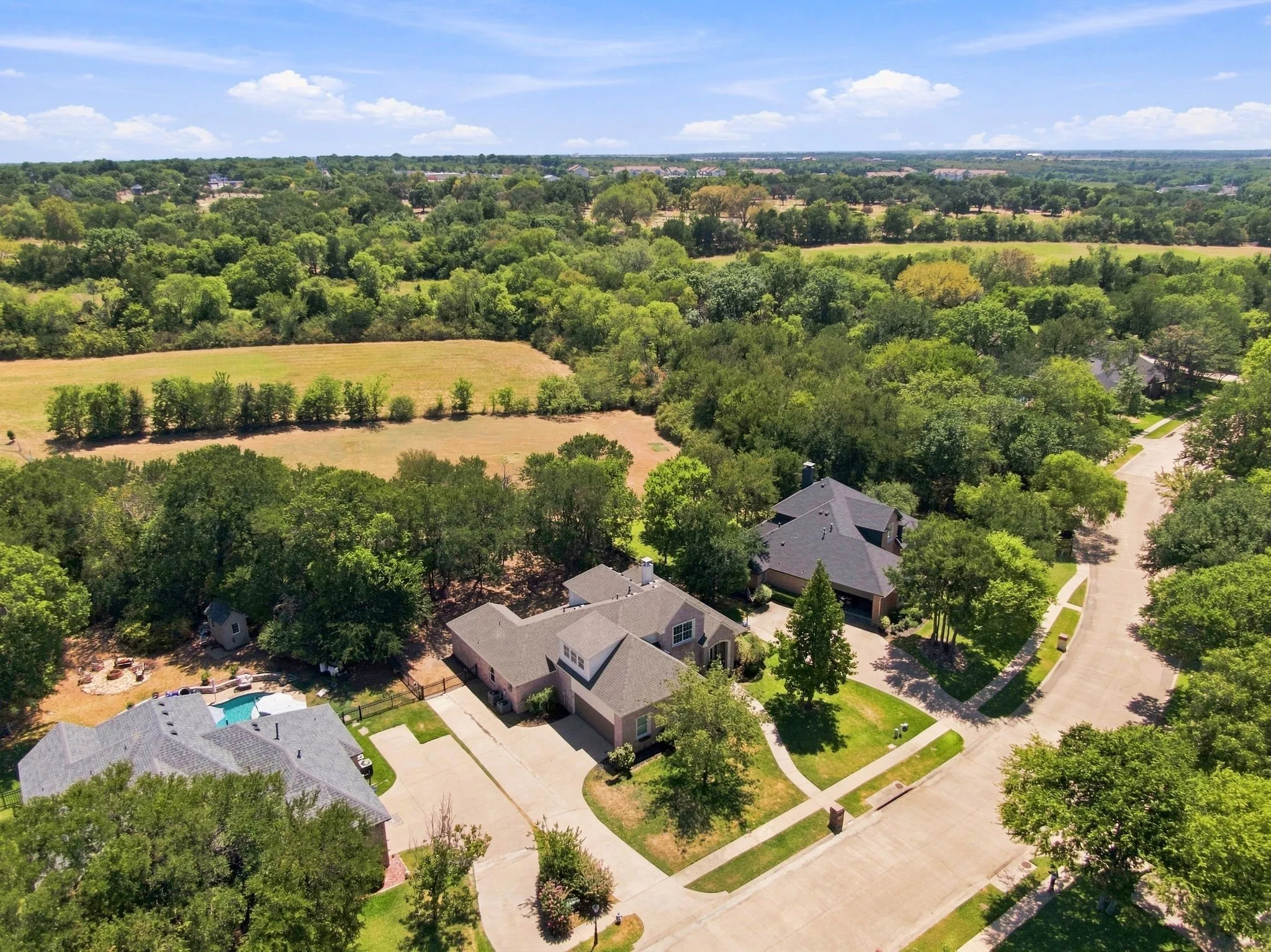 Single Family Residence For Sale in Ellis County , 1207 Oak Creek Drive, Ennis, Texas 75119, 5 Bedroom, 3 Bathroom, 2 Garage spaces, 3,052 Sqft, built in 2007, mls#21367457, Real Estate Agent in Ennis, Homes For Sale in Ellis county, Homes For Sale in Ennis, Realtor in Ennis Texas, Real Estate Brokerage Independent Realty Texas, Luminita Cordes Realtor