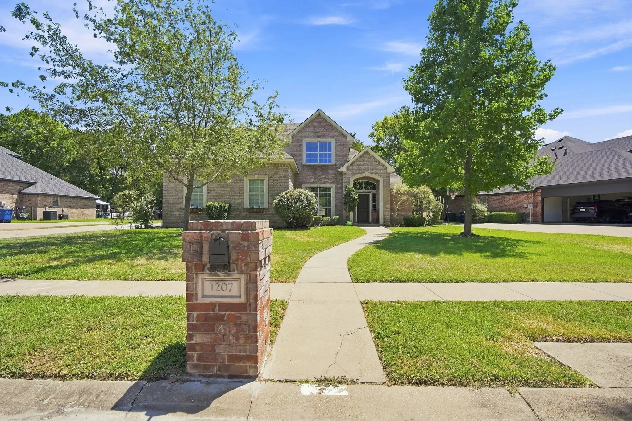Single Family Residence For Sale in Ellis County , 1207 Oak Creek Drive, Ennis, Texas 75119, 5 Bedroom, 3 Bathroom, 2 Garage spaces, 3,052 Sqft, built in 2007, mls#21367457, Real Estate Agent in Ennis, Homes For Sale in Ellis county, Homes For Sale in Ennis, Realtor in Ennis Texas, Real Estate Brokerage Independent Realty Texas, Luminita Cordes Realtor