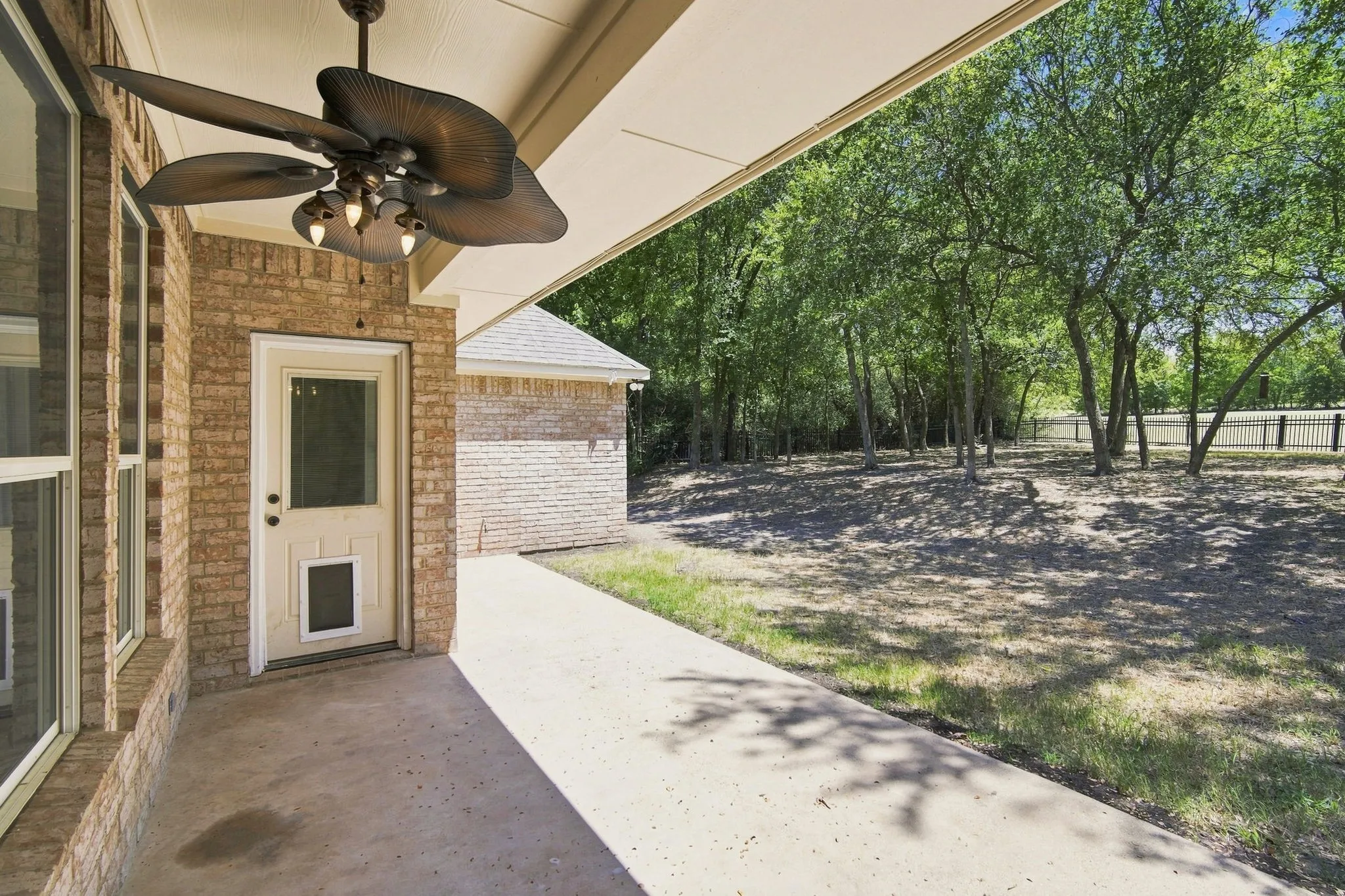 Single Family Residence For Sale in Ellis County , 1207 Oak Creek Drive, Ennis, Texas 75119, 5 Bedroom, 3 Bathroom, 2 Garage spaces, 3,052 Sqft, built in 2007, mls#21367457, Real Estate Agent in Ennis, Homes For Sale in Ellis county, Homes For Sale in Ennis, Realtor in Ennis Texas, Real Estate Brokerage Independent Realty Texas, Luminita Cordes Realtor