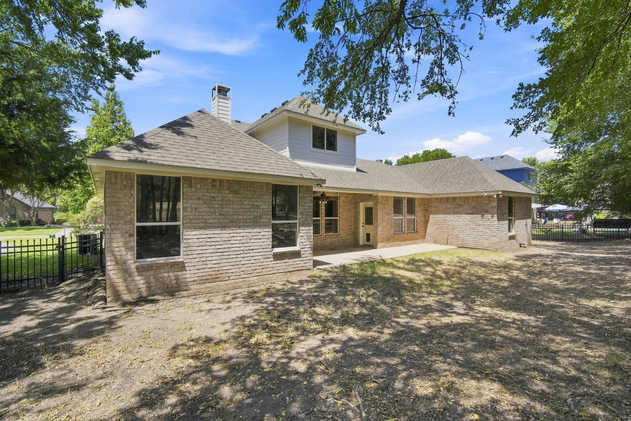 Single Family Residence For Sale in Ellis County , 1207 Oak Creek Drive, Ennis, Texas 75119, 5 Bedroom, 3 Bathroom, 2 Garage spaces, 3,052 Sqft, built in 2007, mls#21367457, Real Estate Agent in Ennis, Homes For Sale in Ellis county, Homes For Sale in Ennis, Realtor in Ennis Texas, Real Estate Brokerage Independent Realty Texas, Luminita Cordes Realtor