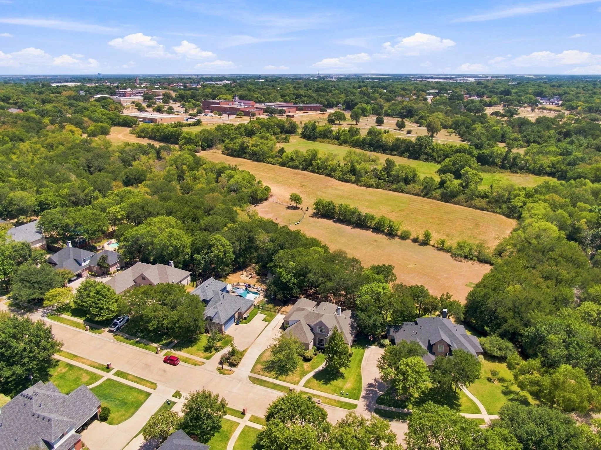 Single Family Residence For Sale in Ellis County , 1207 Oak Creek Drive, Ennis, Texas 75119, 5 Bedroom, 3 Bathroom, 2 Garage spaces, 3,052 Sqft, built in 2007, mls#21367457, Real Estate Agent in Ennis, Homes For Sale in Ellis county, Homes For Sale in Ennis, Realtor in Ennis Texas, Real Estate Brokerage Independent Realty Texas, Luminita Cordes Realtor