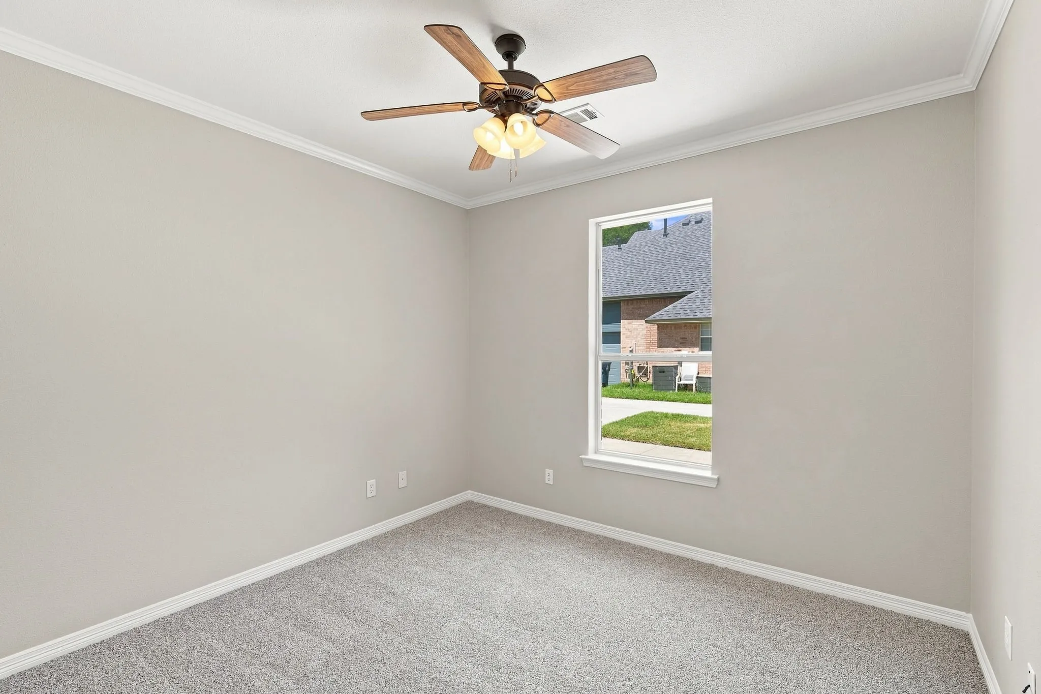 Single Family Residence For Sale in Ellis County , 1207 Oak Creek Drive, Ennis, Texas 75119, 5 Bedroom, 3 Bathroom, 2 Garage spaces, 3,052 Sqft, built in 2007, mls#21367457, Real Estate Agent in Ennis, Homes For Sale in Ellis county, Homes For Sale in Ennis, Realtor in Ennis Texas, Real Estate Brokerage Independent Realty Texas, Luminita Cordes Realtor