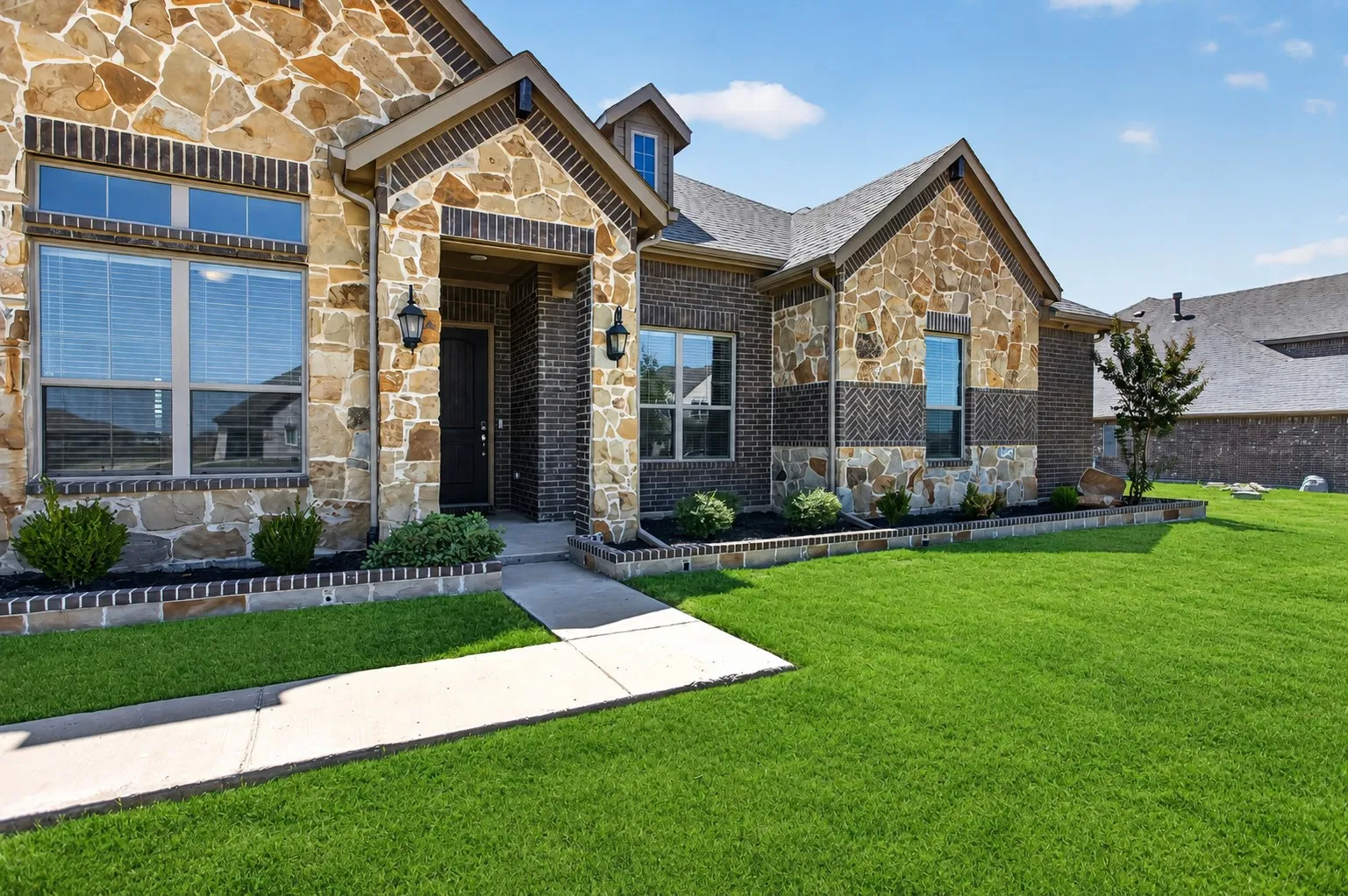 Single Family Residence For Sale in Kaufman County , 6616 Thames Drive, Mesquite, Texas 75126, 5 Bedroom, 5 Bathroom, 3 Garage spaces, 3,146 Sqft, built in 2021, mls#21366109, Real Estate Agent in Mesquite, Homes For Sale in Kaufman county, Homes For Sale in Mesquite, Realtor in Mesquite Texas, Real Estate Brokerage Independent Realty Texas, Luminita Cordes Realtor