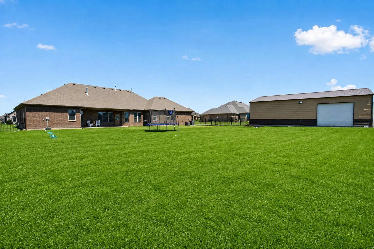 Single Family Residence For Sale in Kaufman County , 6616 Thames Drive, Mesquite, Texas 75126, 5 Bedroom, 5 Bathroom, 3 Garage spaces, 3,146 Sqft, built in 2021, mls#21366109, Real Estate Agent in Mesquite, Homes For Sale in Kaufman county, Homes For Sale in Mesquite, Realtor in Mesquite Texas, Real Estate Brokerage Independent Realty Texas, Luminita Cordes Realtor