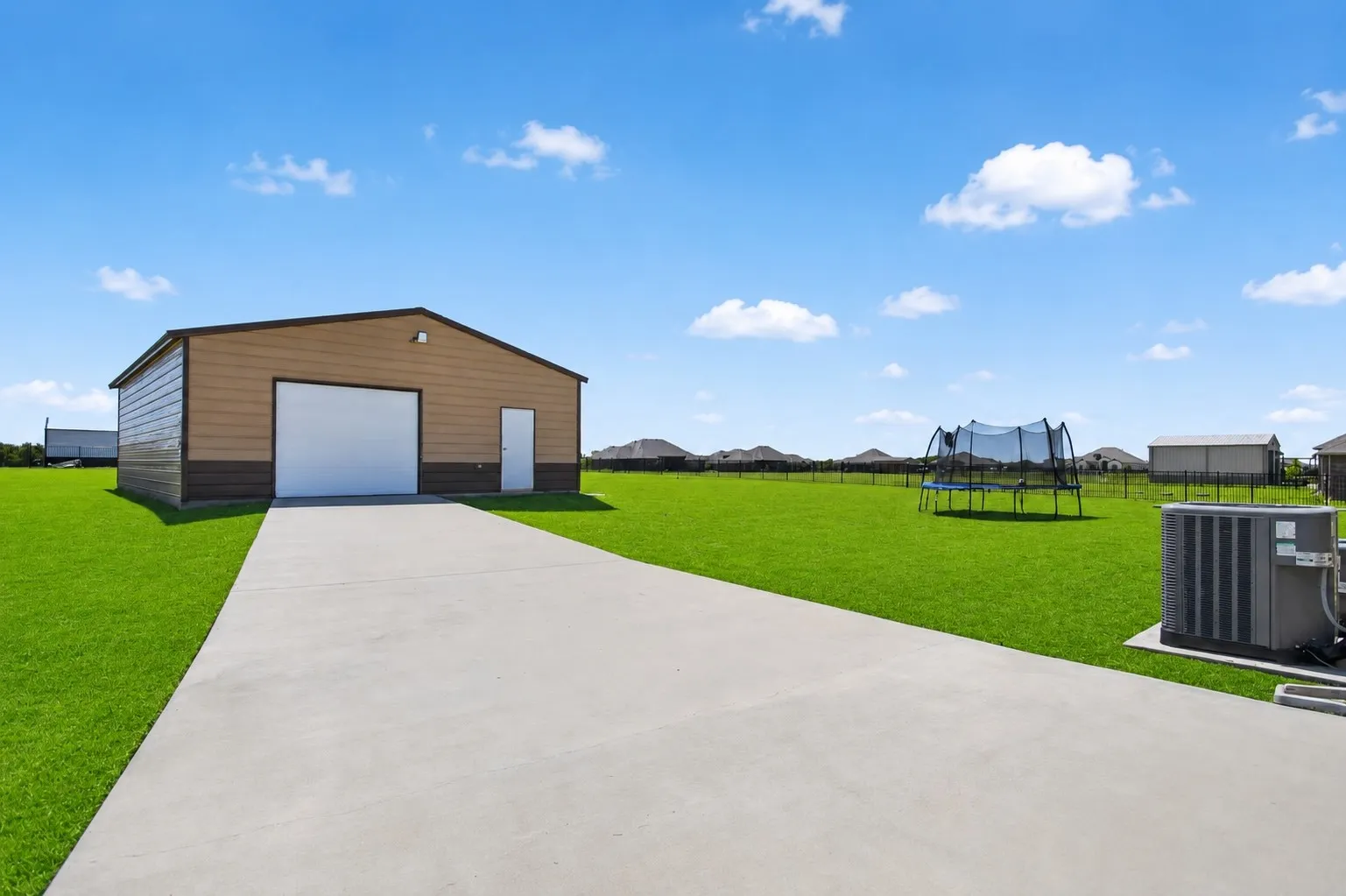 Single Family Residence For Sale in Kaufman County , 6616 Thames Drive, Mesquite, Texas 75126, 5 Bedroom, 5 Bathroom, 3 Garage spaces, 3,146 Sqft, built in 2021, mls#21366109, Real Estate Agent in Mesquite, Homes For Sale in Kaufman county, Homes For Sale in Mesquite, Realtor in Mesquite Texas, Real Estate Brokerage Independent Realty Texas, Luminita Cordes Realtor