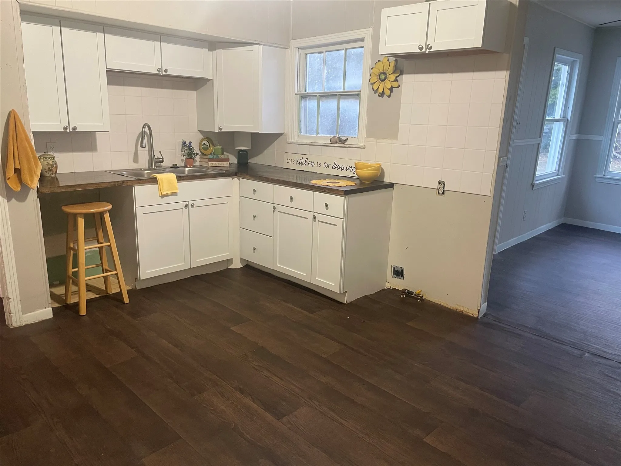 Single Family Residence For Sale in Mc Lennan County , 1325 Dartmouth Street, Waco, Texas 76711, 3 Bedroom, 1 Bathroom, 1 Garage spaces, 1,293 Sqft, built in 1951, mls#21365135, Real Estate Agent in Waco, Homes For Sale in Mc Lennan county, Homes For Sale in Waco, Realtor in Waco Texas, Real Estate Brokerage Independent Realty Texas, Luminita Cordes Realtor