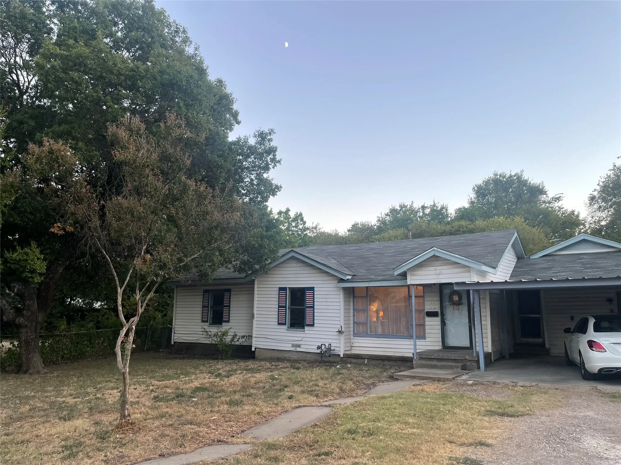 Single Family Residence For Sale in Mc Lennan County , 1325 Dartmouth Street, Waco, Texas 76711, 3 Bedroom, 1 Bathroom, 1 Garage spaces, 1,293 Sqft, built in 1951, mls#21365135, Real Estate Agent in Waco, Homes For Sale in Mc Lennan county, Homes For Sale in Waco, Realtor in Waco Texas, Real Estate Brokerage Independent Realty Texas, Luminita Cordes Realtor