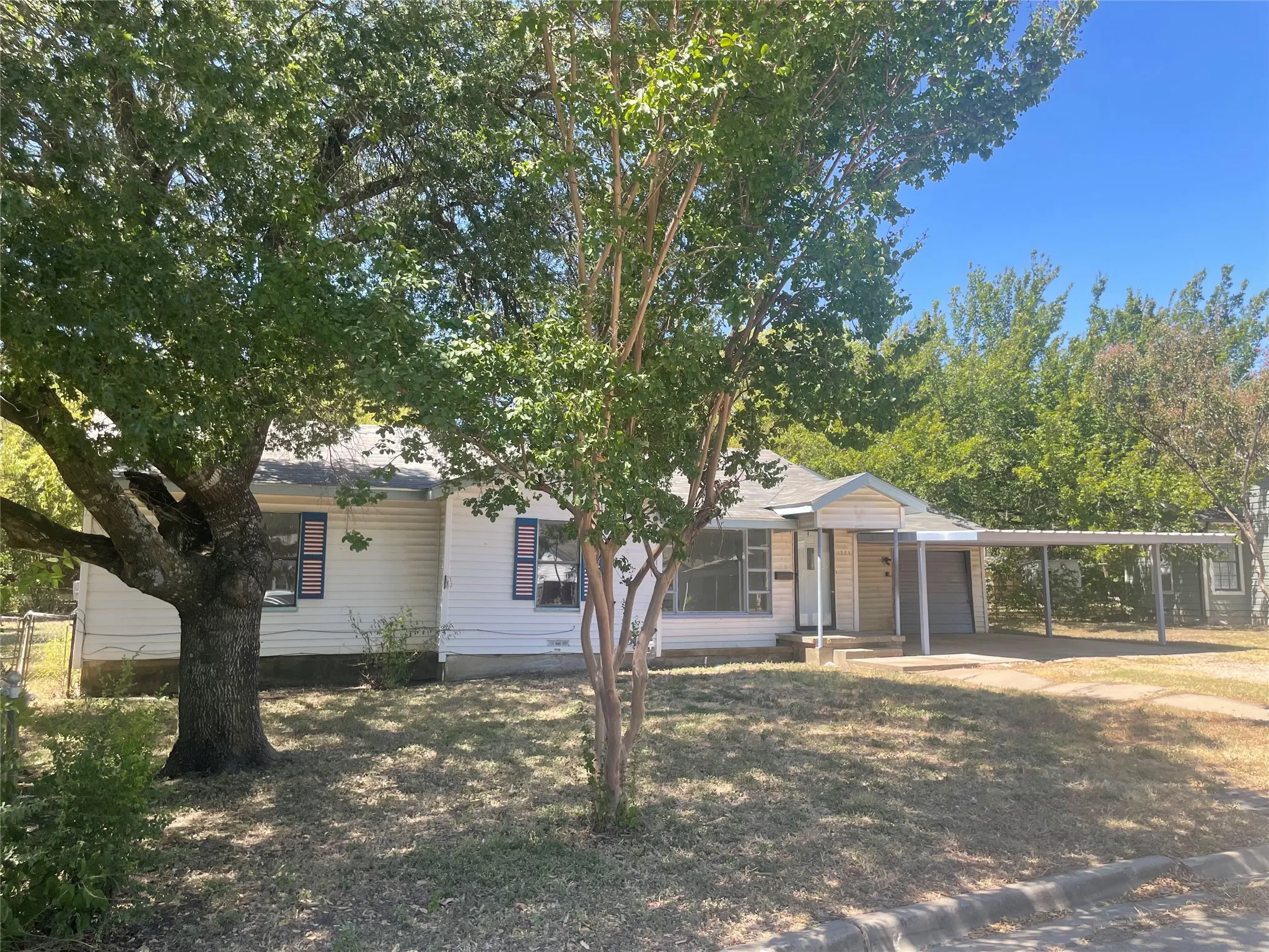 Single Family Residence For Sale in Mc Lennan County , 1325 Dartmouth Street, Waco, Texas 76711, 3 Bedroom, 1 Bathroom, 1 Garage spaces, 1,293 Sqft, built in 1951, mls#21365135, Real Estate Agent in Waco, Homes For Sale in Mc Lennan county, Homes For Sale in Waco, Realtor in Waco Texas, Real Estate Brokerage Independent Realty Texas, Luminita Cordes Realtor