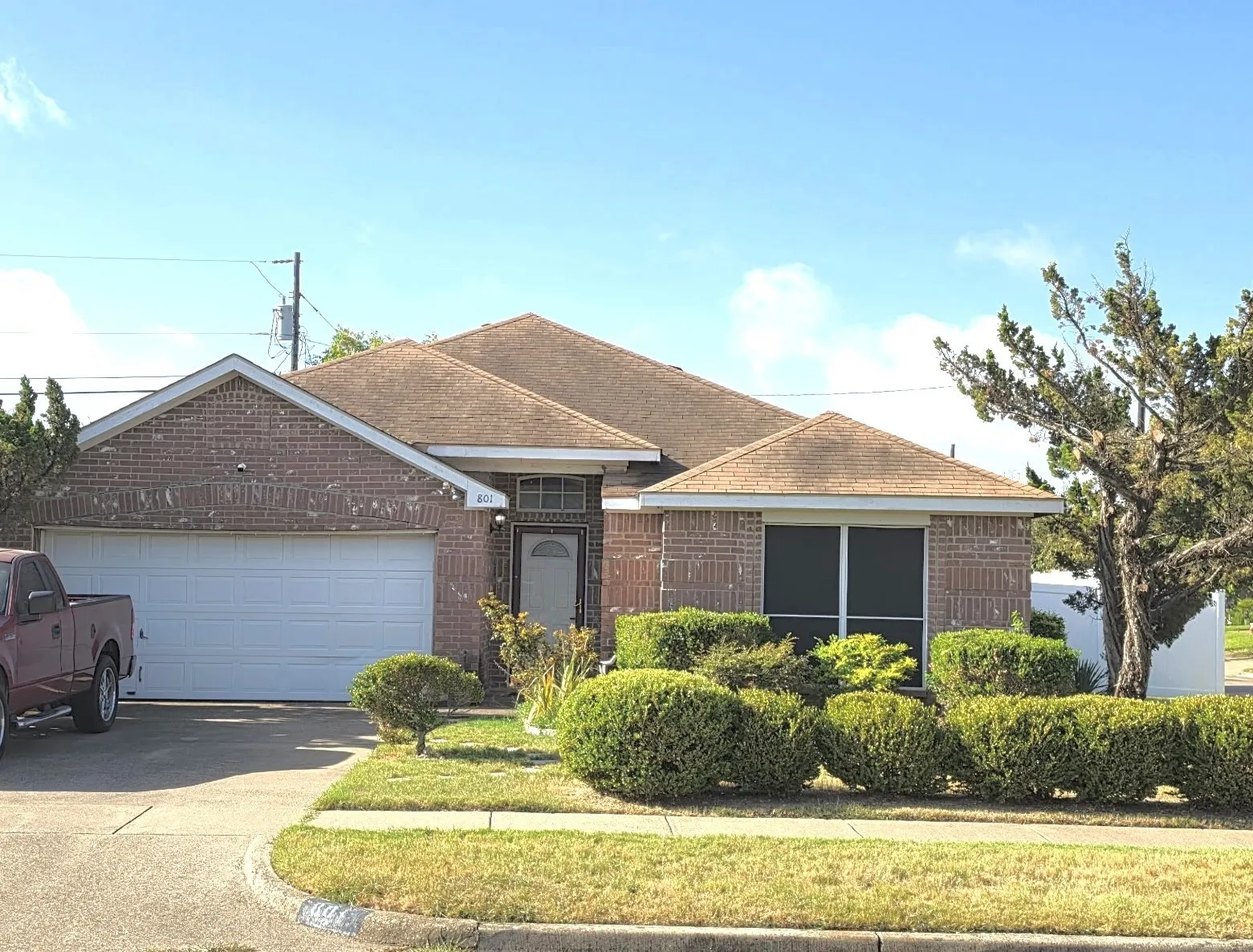Single Family Residence For Sale in Dallas County , 801 Ragland, Cedar Hill, Texas 75104, 3 Bedroom, 2 Bathroom, 2 Garage spaces, 1,612 Sqft, built in 1996, mls#21367993, Real Estate Agent in Cedar Hill, Homes For Sale in Dallas county, Homes For Sale in Cedar Hill, Realtor in Cedar Hill Texas, Real Estate Brokerage Independent Realty Texas, Luminita Cordes Realtor