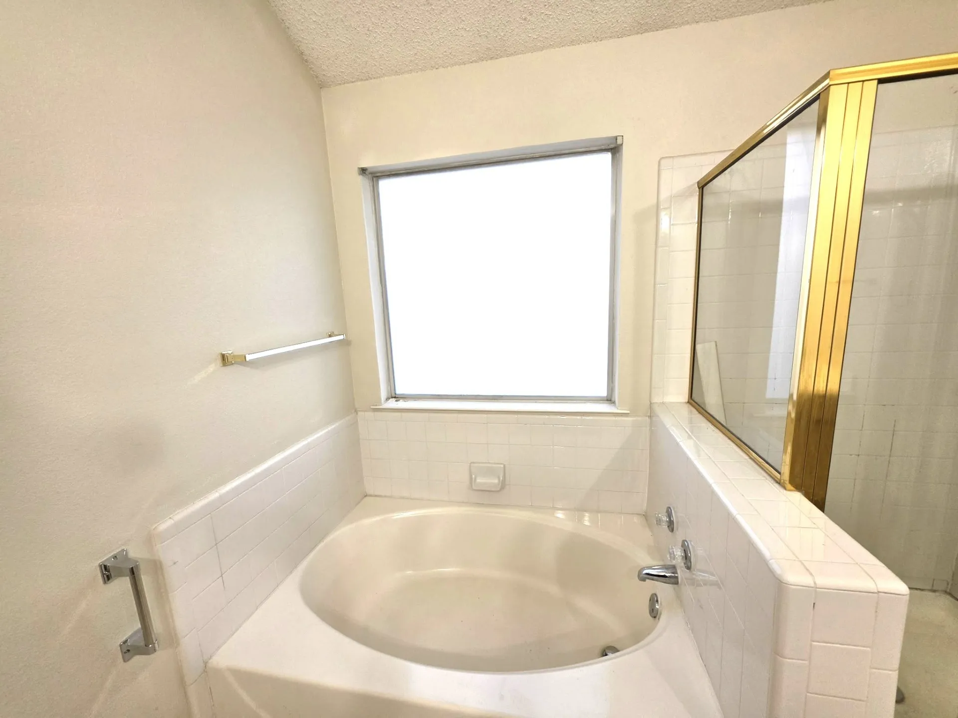 Single Family Residence For Sale in Dallas County , 801 Ragland, Cedar Hill, Texas 75104, 3 Bedroom, 2 Bathroom, 2 Garage spaces, 1,612 Sqft, built in 1996, mls#21367993, Real Estate Agent in Cedar Hill, Homes For Sale in Dallas county, Homes For Sale in Cedar Hill, Realtor in Cedar Hill Texas, Real Estate Brokerage Independent Realty Texas, Luminita Cordes Realtor