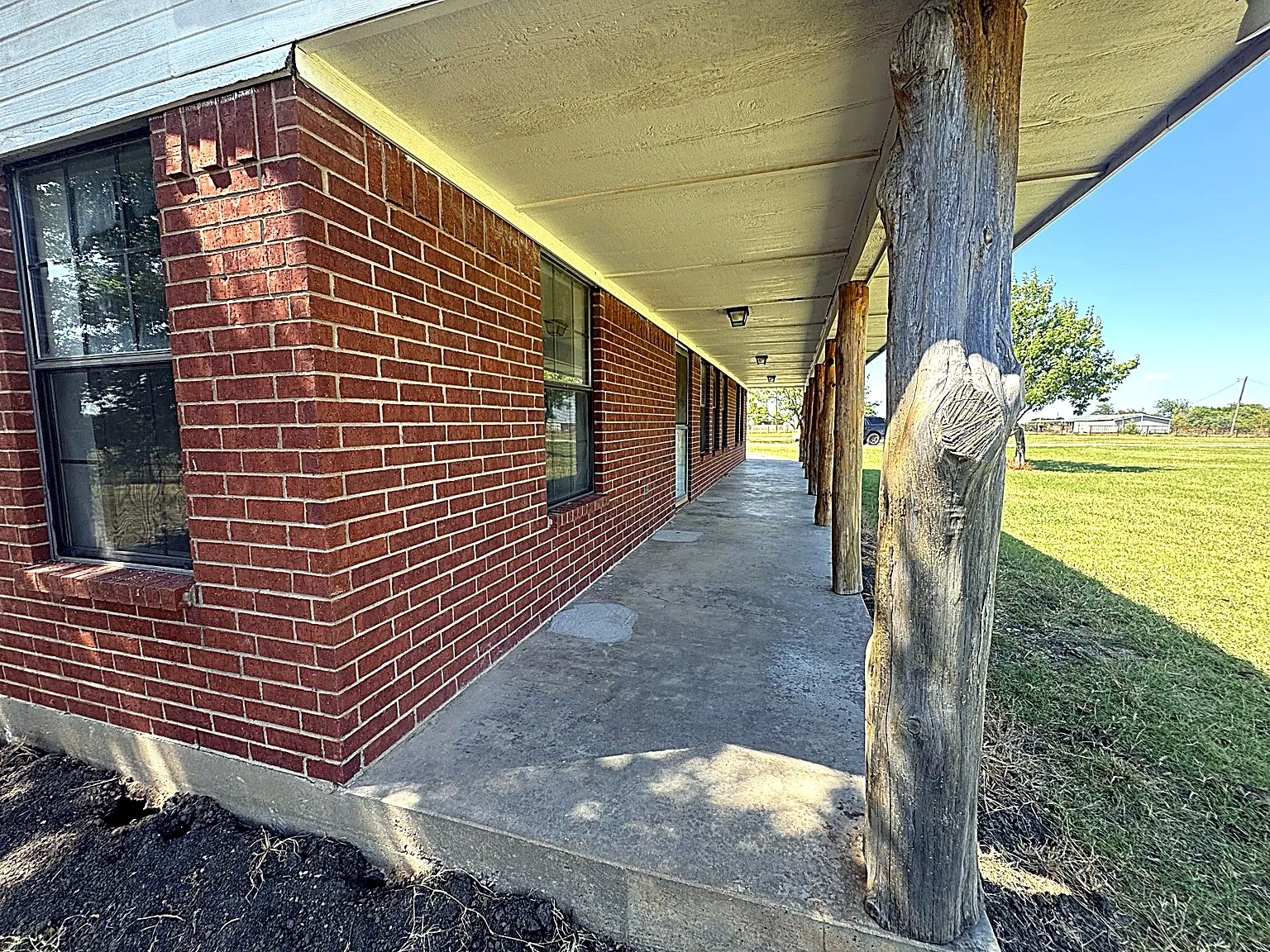 Single Family Residence For Sale in Fannin County , 1599 County Road 2925, Dodd City, Texas 75438, 3 Bedroom, 2 Bathroom, 2 Garage spaces, 2,047 Sqft, built in 1996, mls#21368012, Real Estate Agent in Dodd City, Homes For Sale in Fannin county, Homes For Sale in Dodd City, Realtor in Dodd City Texas, Real Estate Brokerage Independent Realty Texas, Luminita Cordes Realtor