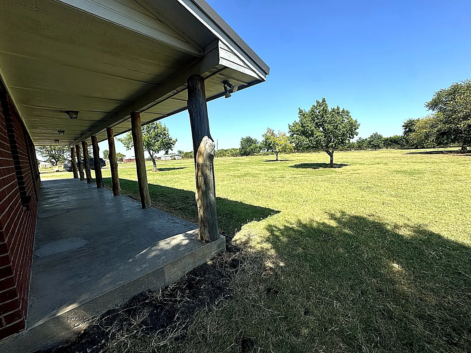 Single Family Residence For Sale in Fannin County , 1599 County Road 2925, Dodd City, Texas 75438, 3 Bedroom, 2 Bathroom, 2 Garage spaces, 2,047 Sqft, built in 1996, mls#21368012, Real Estate Agent in Dodd City, Homes For Sale in Fannin county, Homes For Sale in Dodd City, Realtor in Dodd City Texas, Real Estate Brokerage Independent Realty Texas, Luminita Cordes Realtor