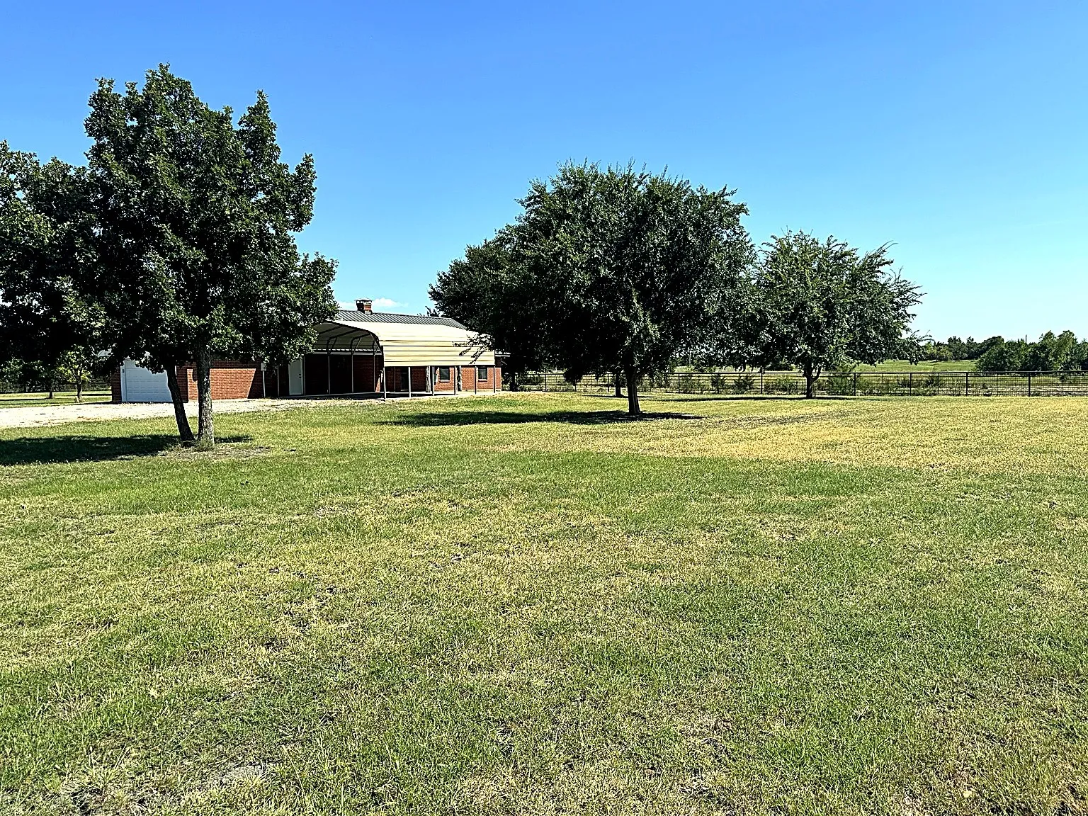 Single Family Residence For Sale in Fannin County , 1599 County Road 2925, Dodd City, Texas 75438, 3 Bedroom, 2 Bathroom, 2 Garage spaces, 2,047 Sqft, built in 1996, mls#21368012, Real Estate Agent in Dodd City, Homes For Sale in Fannin county, Homes For Sale in Dodd City, Realtor in Dodd City Texas, Real Estate Brokerage Independent Realty Texas, Luminita Cordes Realtor