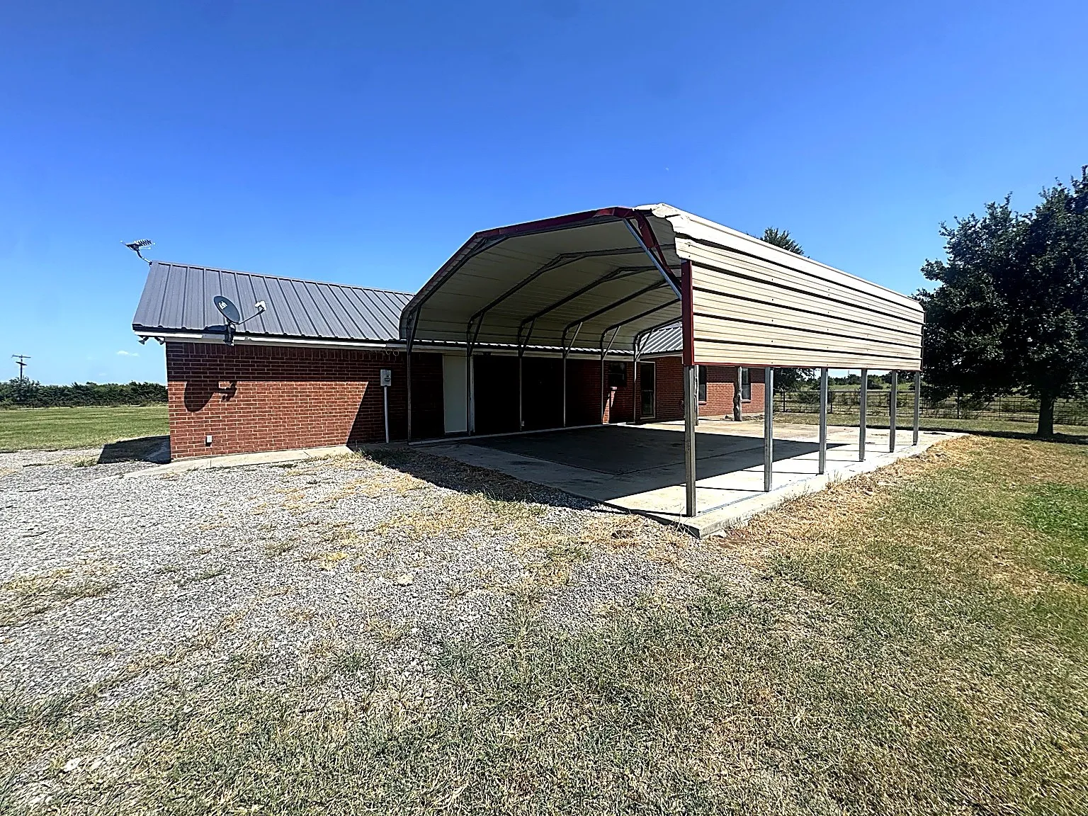 Single Family Residence For Sale in Fannin County , 1599 County Road 2925, Dodd City, Texas 75438, 3 Bedroom, 2 Bathroom, 2 Garage spaces, 2,047 Sqft, built in 1996, mls#21368012, Real Estate Agent in Dodd City, Homes For Sale in Fannin county, Homes For Sale in Dodd City, Realtor in Dodd City Texas, Real Estate Brokerage Independent Realty Texas, Luminita Cordes Realtor