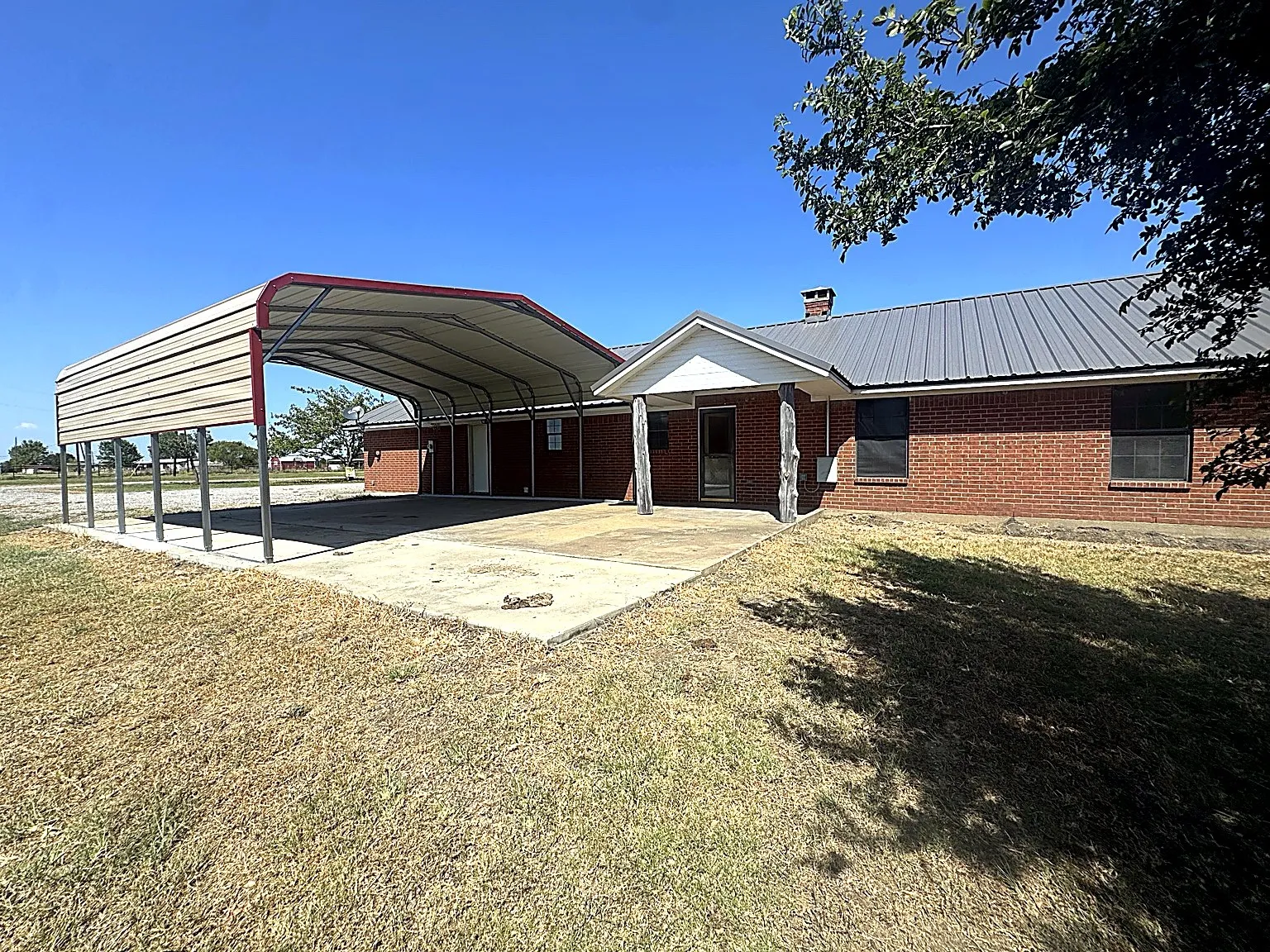 Single Family Residence For Sale in Fannin County , 1599 County Road 2925, Dodd City, Texas 75438, 3 Bedroom, 2 Bathroom, 2 Garage spaces, 2,047 Sqft, built in 1996, mls#21368012, Real Estate Agent in Dodd City, Homes For Sale in Fannin county, Homes For Sale in Dodd City, Realtor in Dodd City Texas, Real Estate Brokerage Independent Realty Texas, Luminita Cordes Realtor