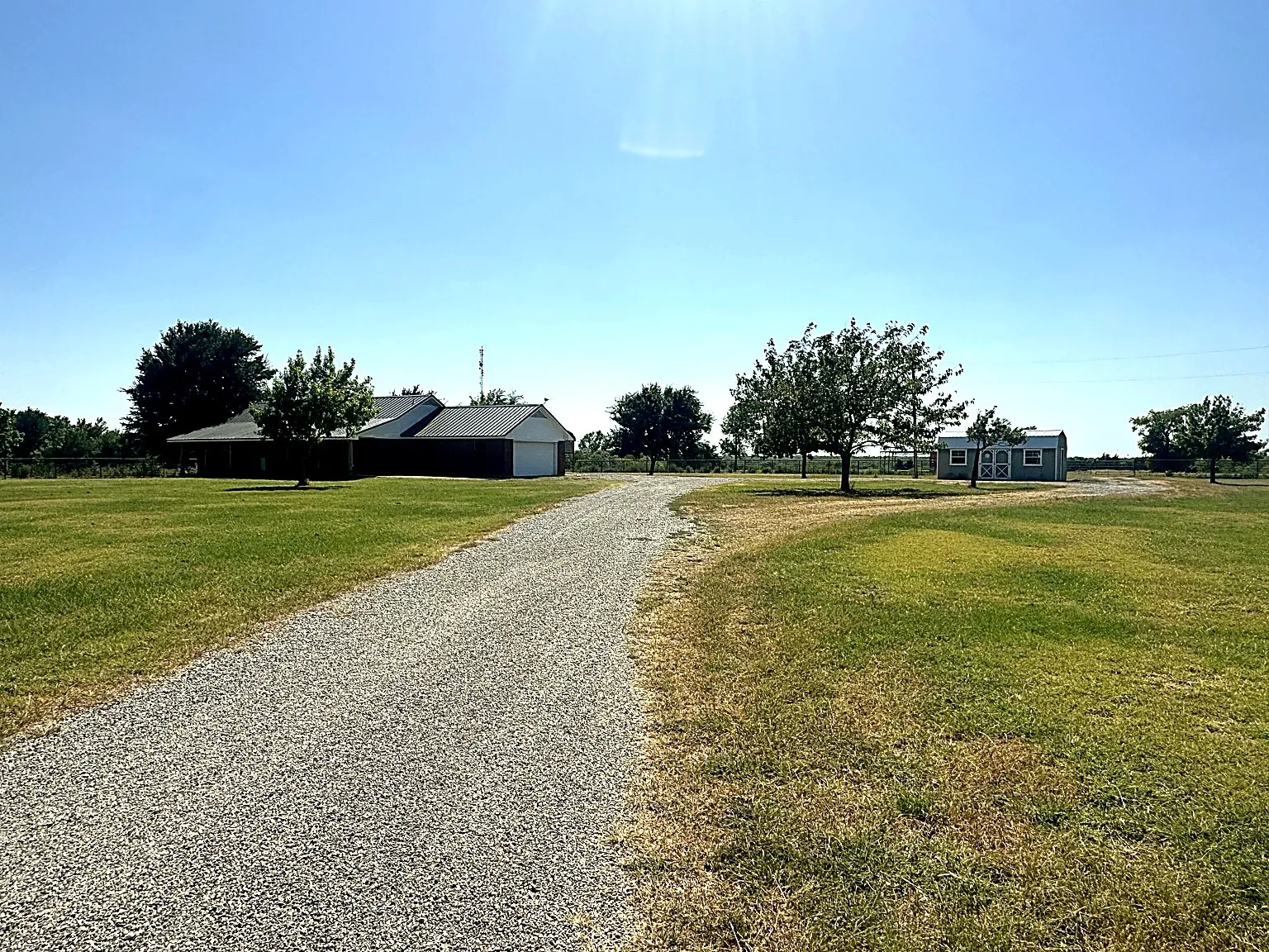 Single Family Residence For Sale in Fannin County , 1599 County Road 2925, Dodd City, Texas 75438, 3 Bedroom, 2 Bathroom, 2 Garage spaces, 2,047 Sqft, built in 1996, mls#21368012, Real Estate Agent in Dodd City, Homes For Sale in Fannin county, Homes For Sale in Dodd City, Realtor in Dodd City Texas, Real Estate Brokerage Independent Realty Texas, Luminita Cordes Realtor