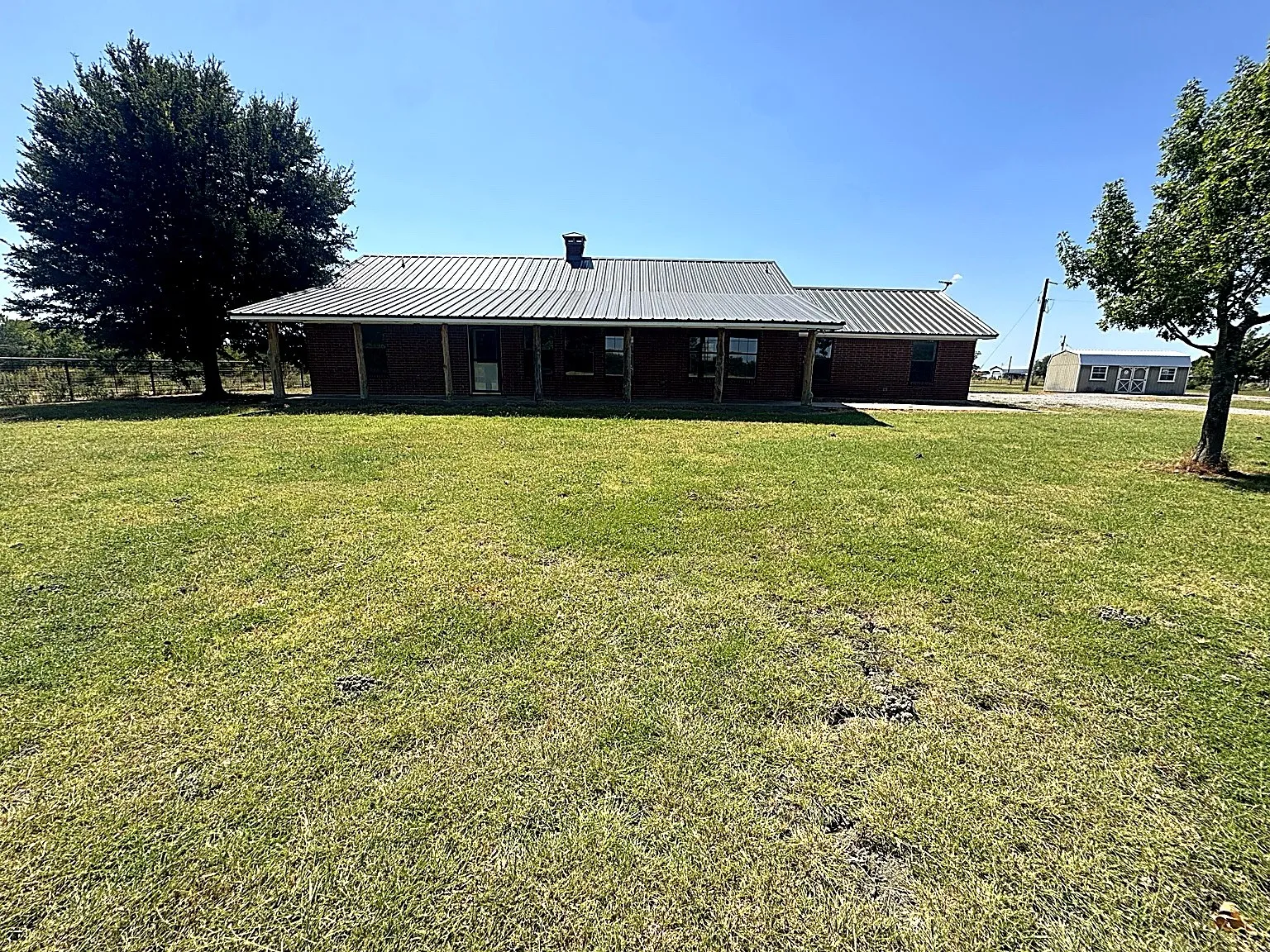 Single Family Residence For Sale in Fannin County , 1599 County Road 2925, Dodd City, Texas 75438, 3 Bedroom, 2 Bathroom, 2 Garage spaces, 2,047 Sqft, built in 1996, mls#21368012, Real Estate Agent in Dodd City, Homes For Sale in Fannin county, Homes For Sale in Dodd City, Realtor in Dodd City Texas, Real Estate Brokerage Independent Realty Texas, Luminita Cordes Realtor