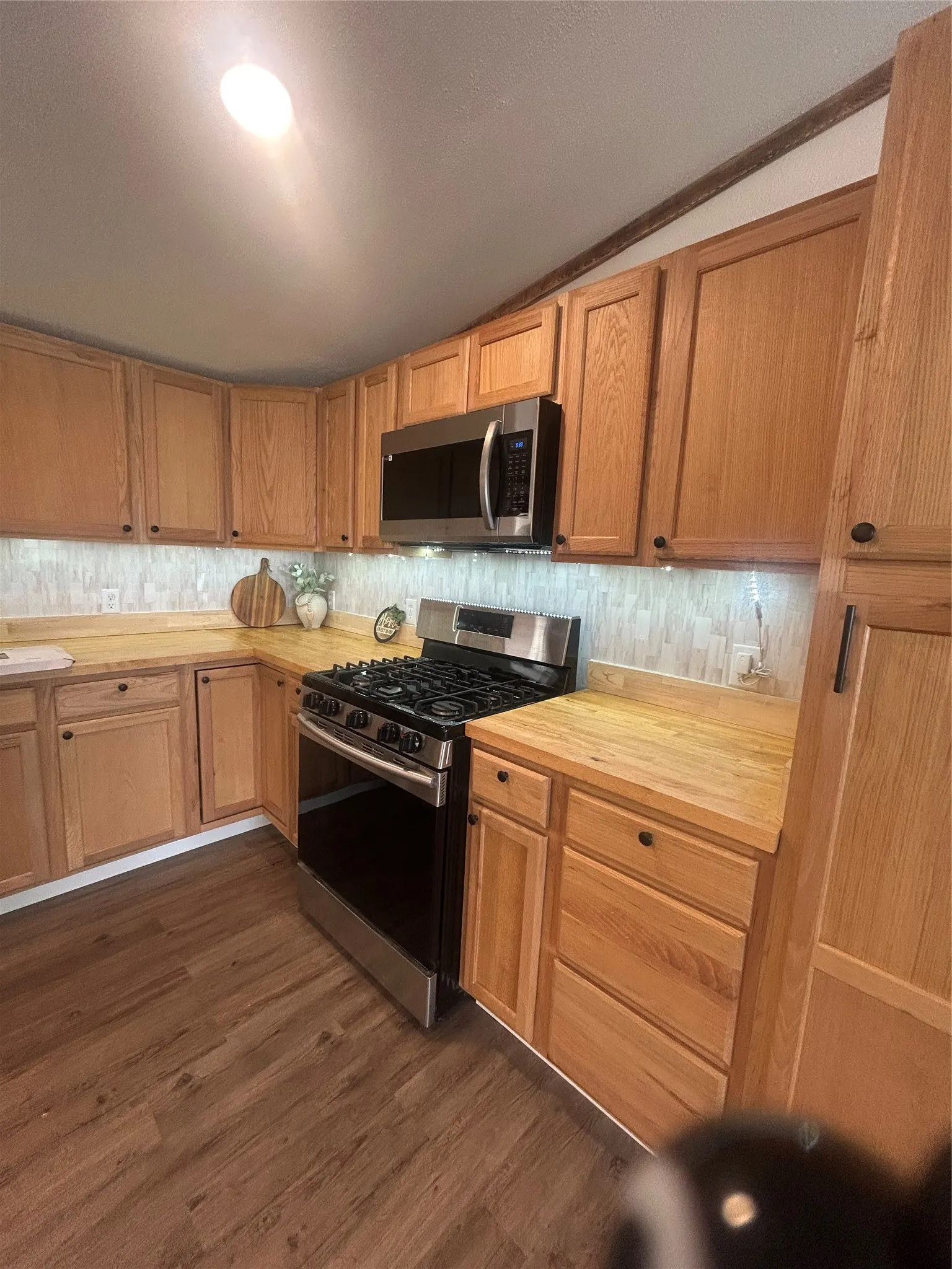 Manufactured Home For Rent in Parker County , 201 Lakeview Trail, Weatherford, Texas 76087, 3 Bedroom, 2 Bathroom, Garage spaces, 1,120 Sqft, built in 1984, mls#21368007, Real Estate Agent in Weatherford, Homes For Rent in Parker county, Homes For Rent in Weatherford, Realtor in Weatherford Texas, Real Estate Brokerage Independent Realty Texas, Luminita Cordes Realtor